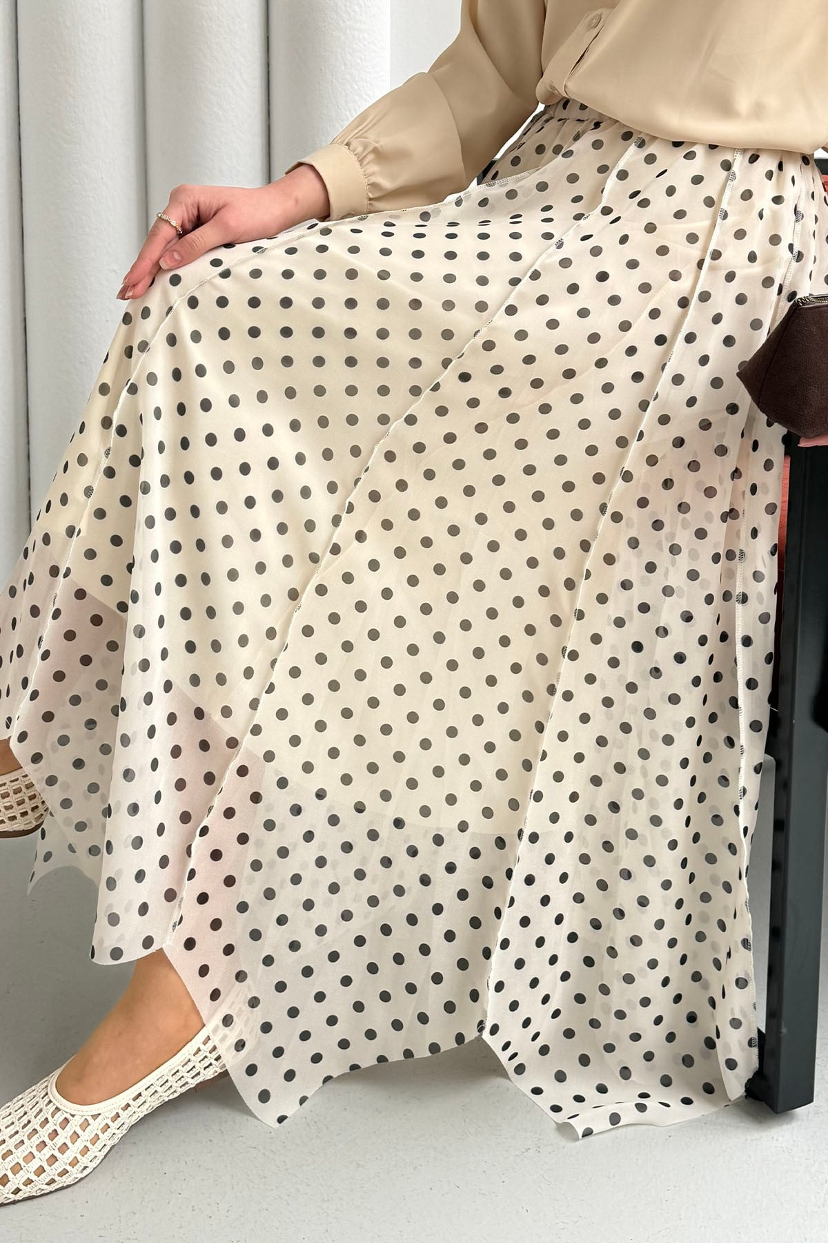 Asimetrik Kesim Puantiyeli Şifon Etek-EKRU