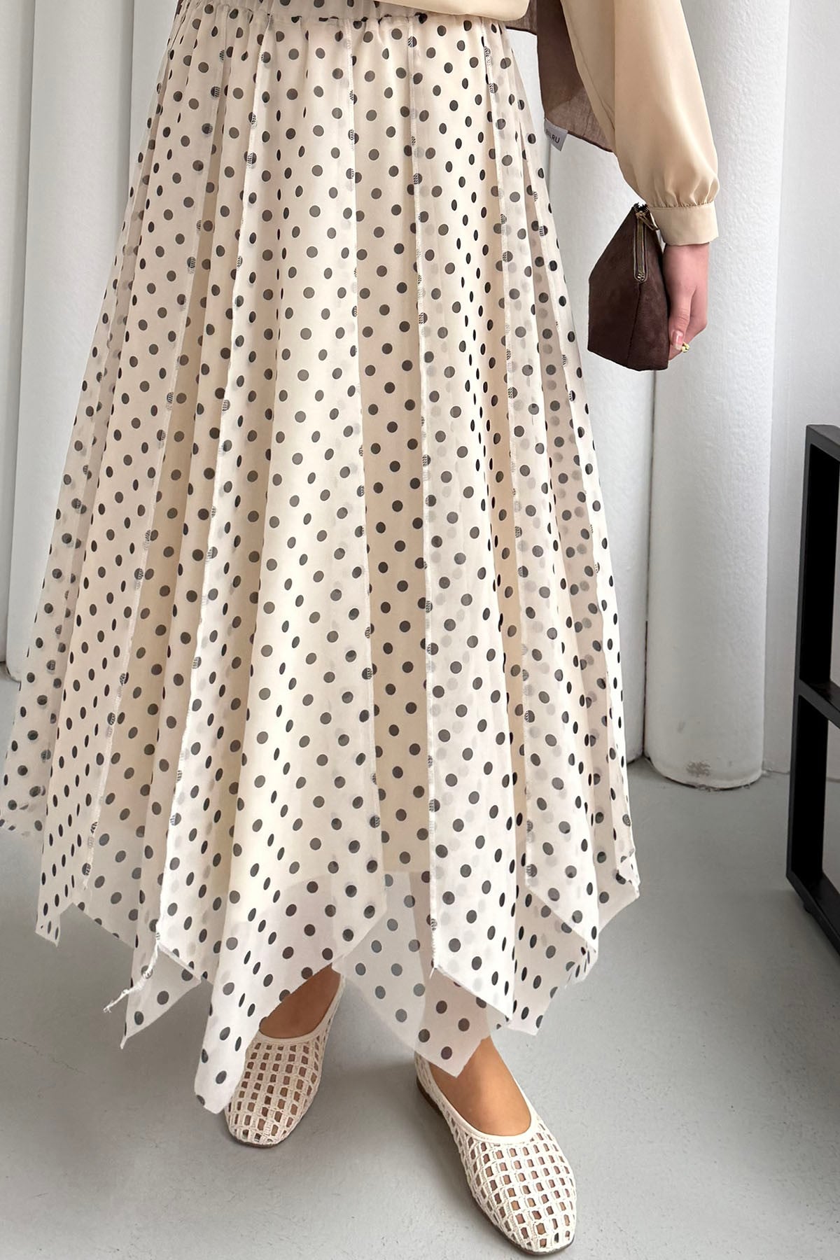 Asimetrik Kesim Puantiyeli Şifon Etek-EKRU