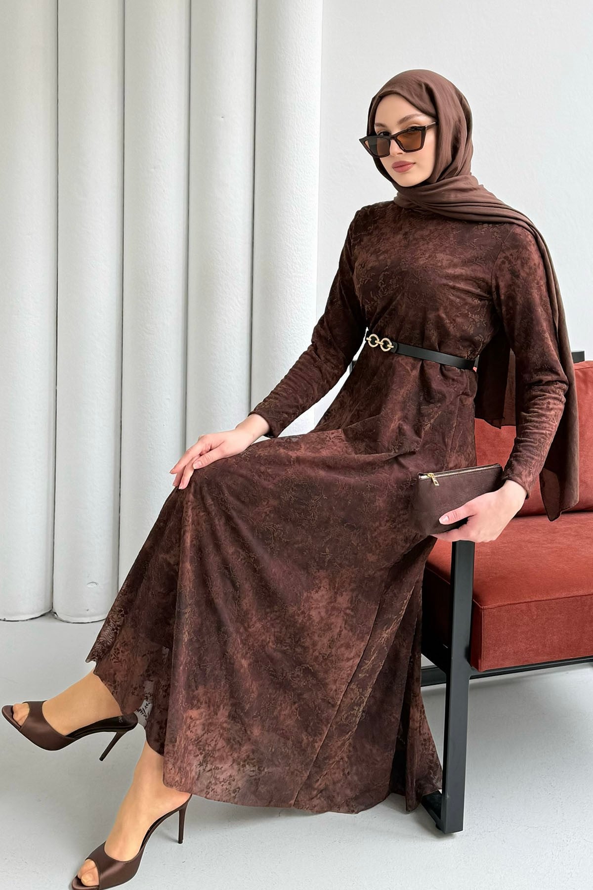 Astarlı Flok Baskılı Tesettür Elbise-KAHVERENGİ