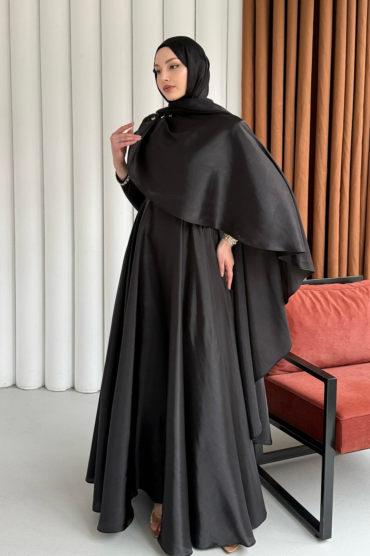 Aura Fular Detaylı & Taşlı Jan Jan Tesettür Abiye-SİYAH
