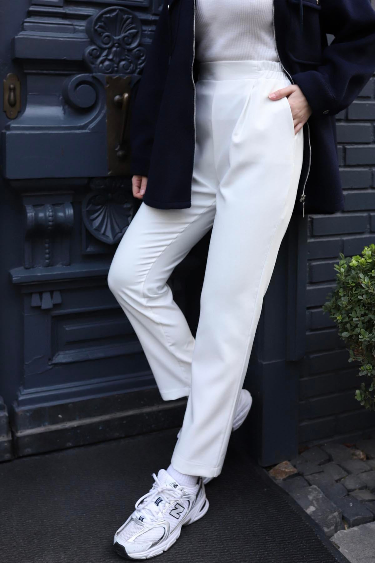 Bel Lastikli Ön Pile Detaylı Havuç Pantolon-BEYAZ