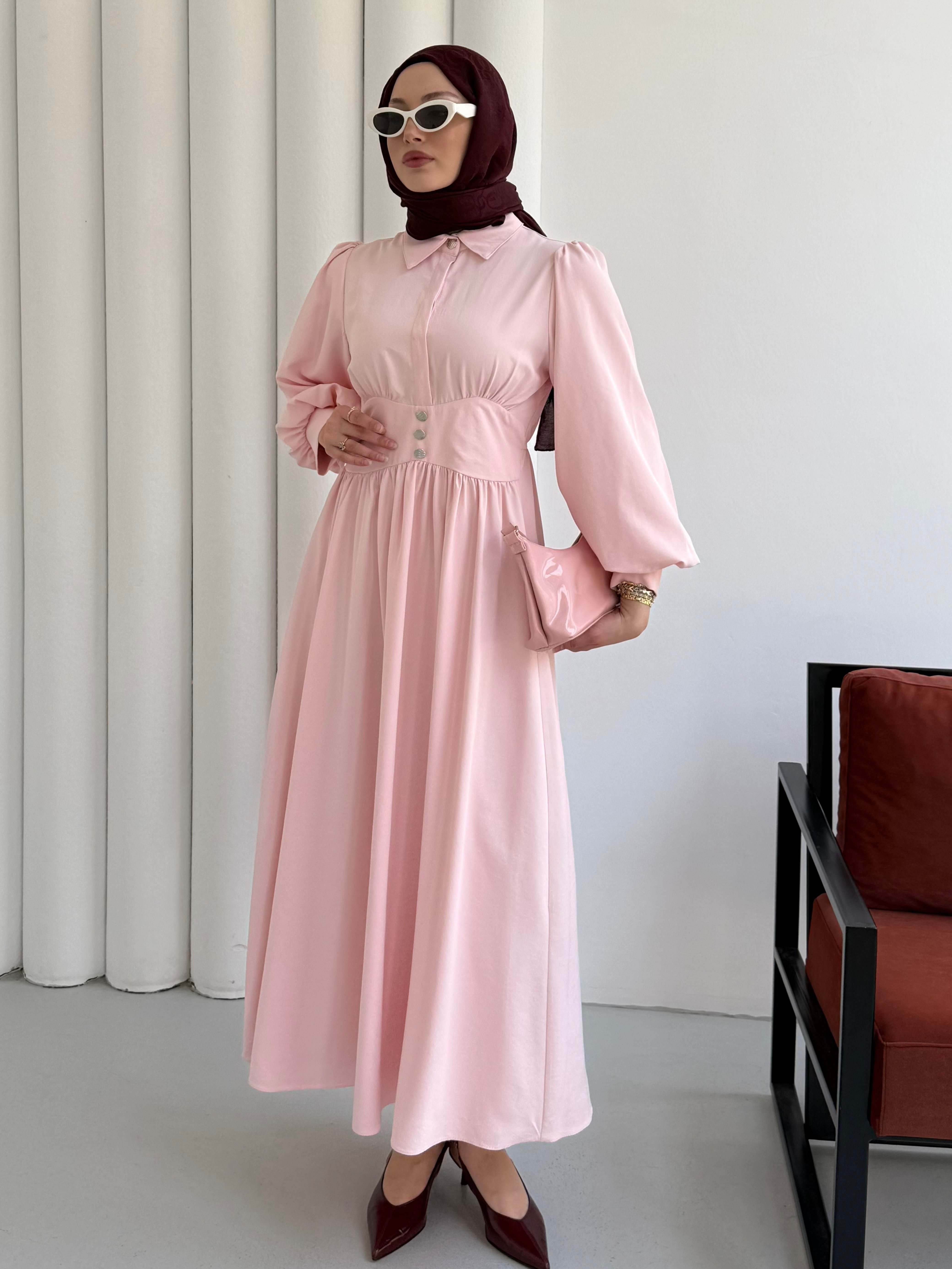 Belden Oturmalı Düğme Detay Tesettür Elbise-PEMBE