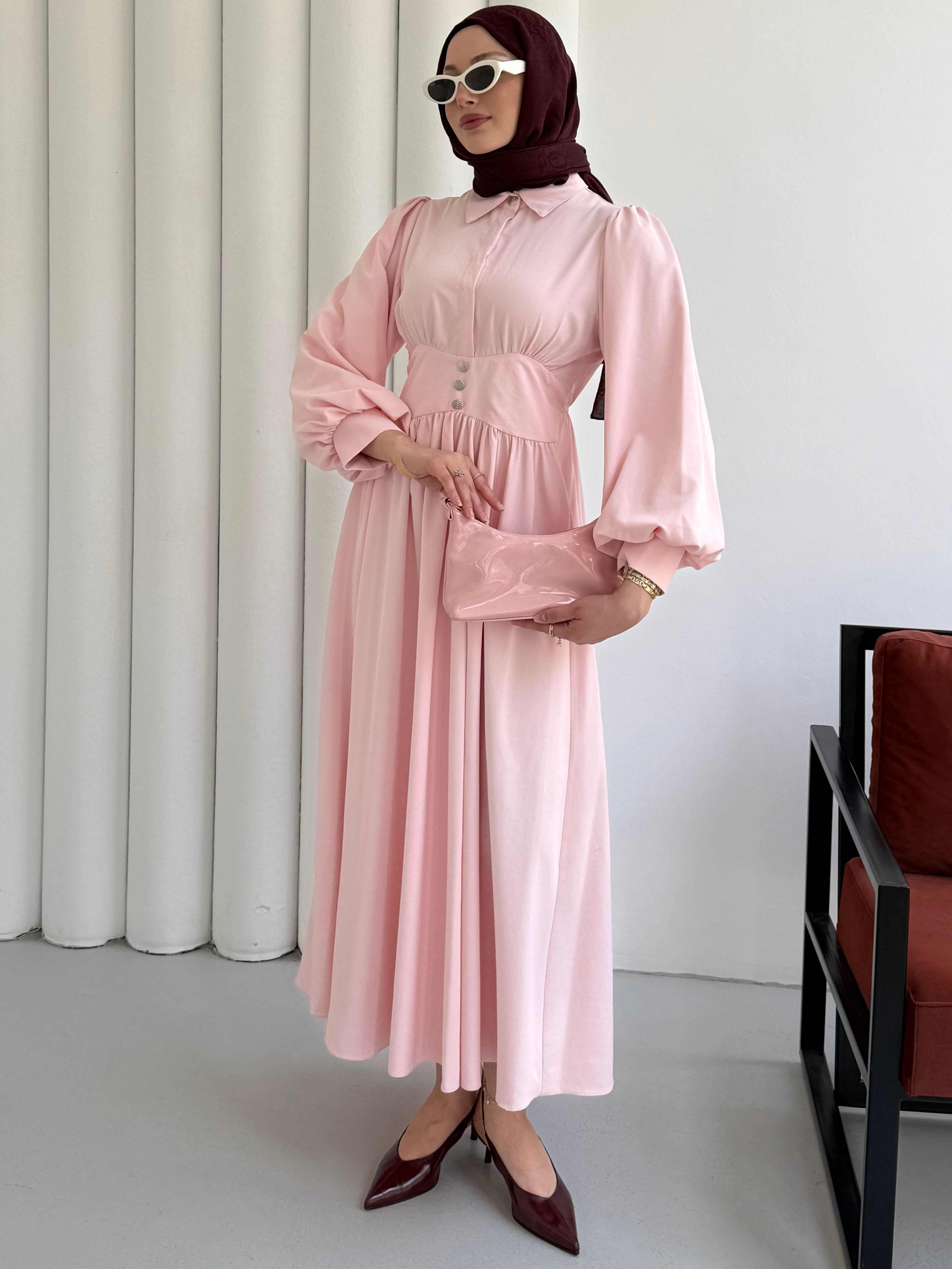 Belden Oturmalı Düğme Detay Tesettür Elbise-PEMBE