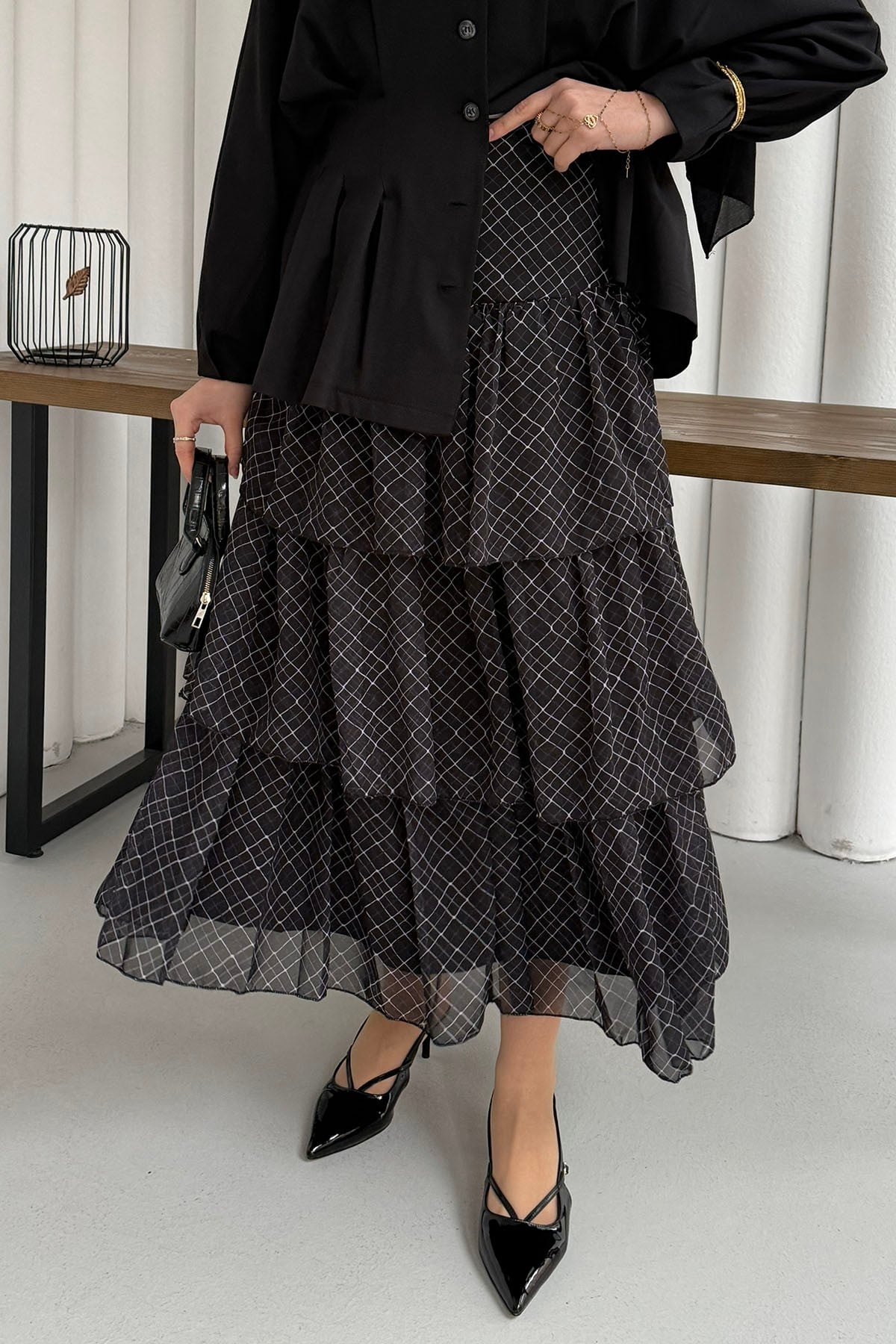 Beli Lastikli Kat Katlı Şifon Etek-SİYAH