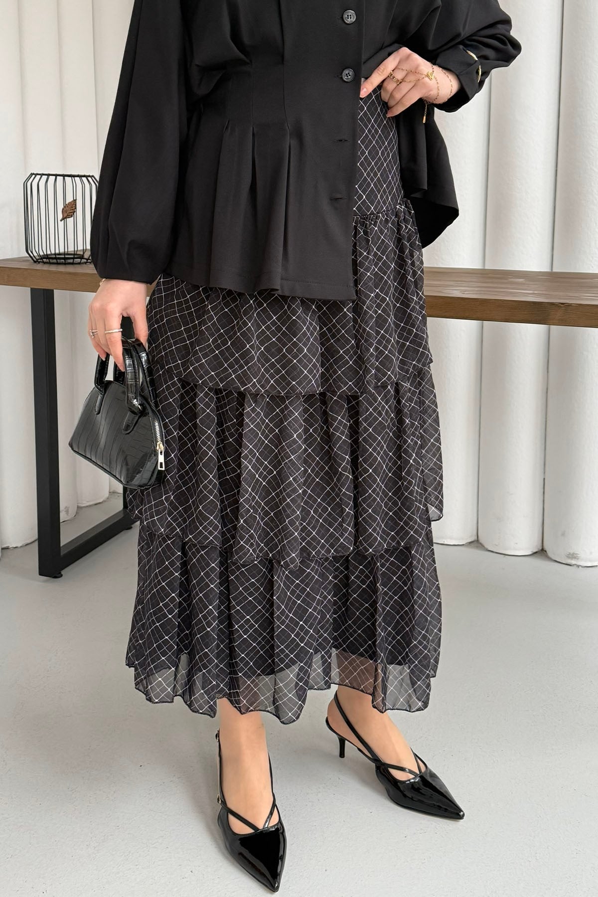 Beli Lastikli Kat Katlı Şifon Etek-SİYAH