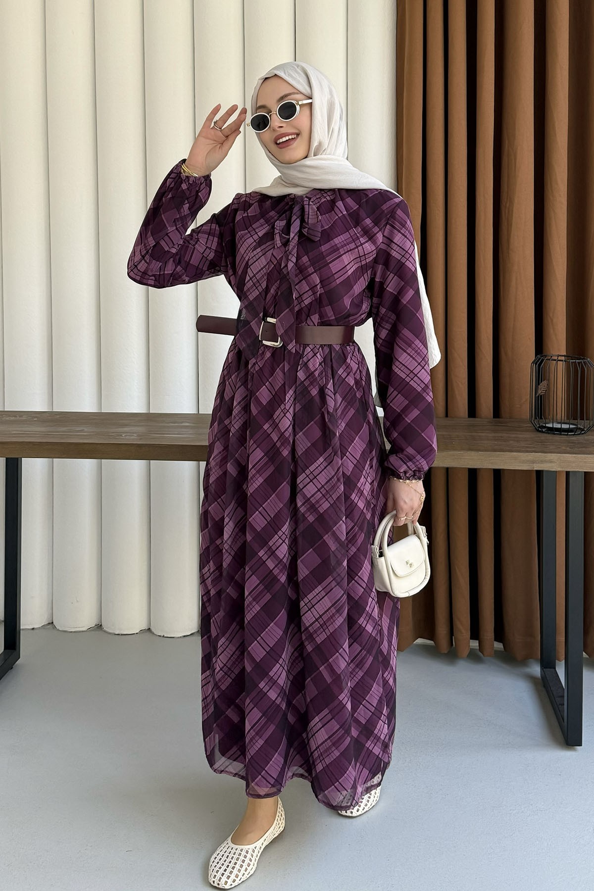Beli Lastikli & Kemer Detaylı Şifon Tesettür Elbise-MÜRDÜM