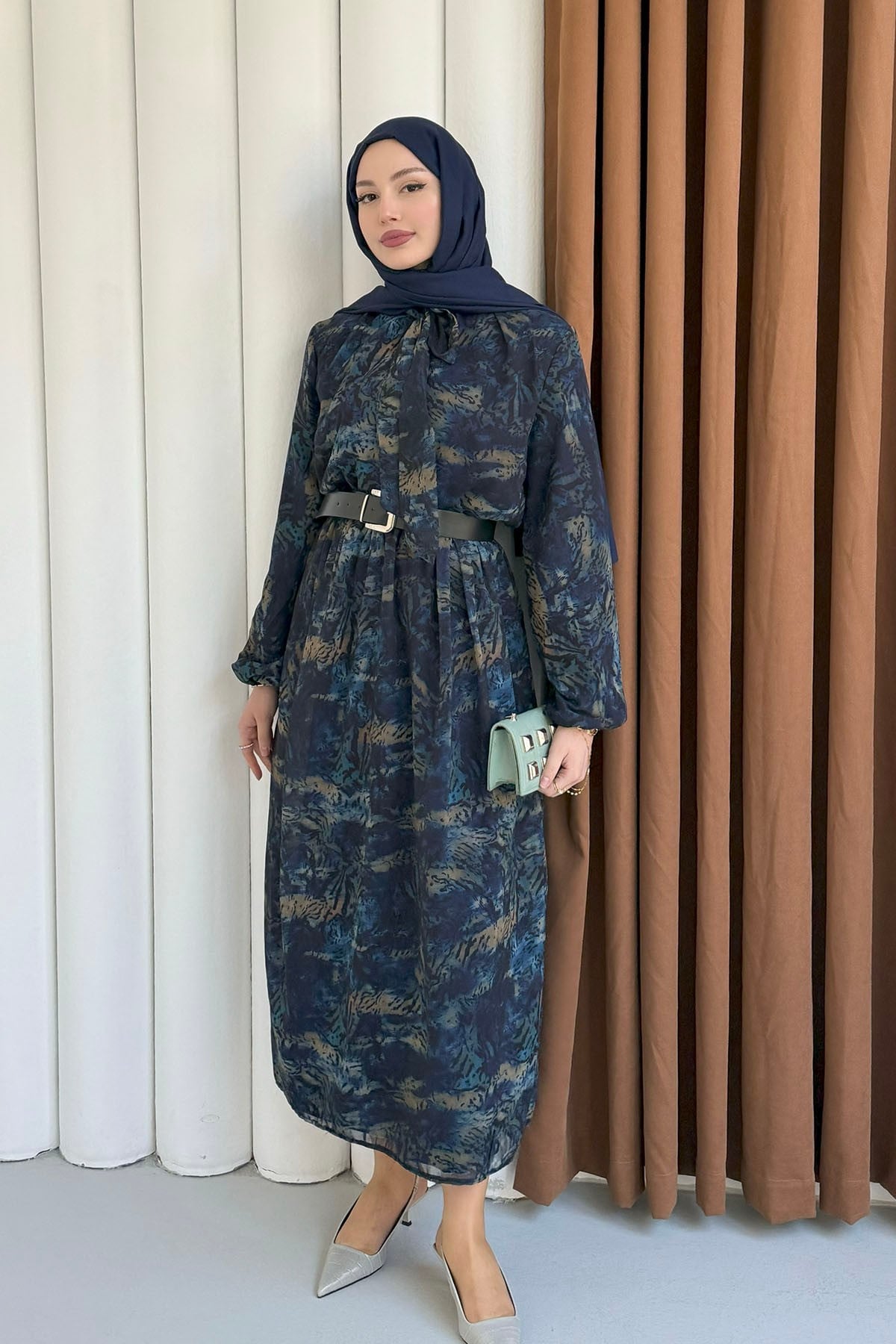 Beli Lastikli & Kemer Detaylı Şifon Tesettür Elbise-LACİVERT