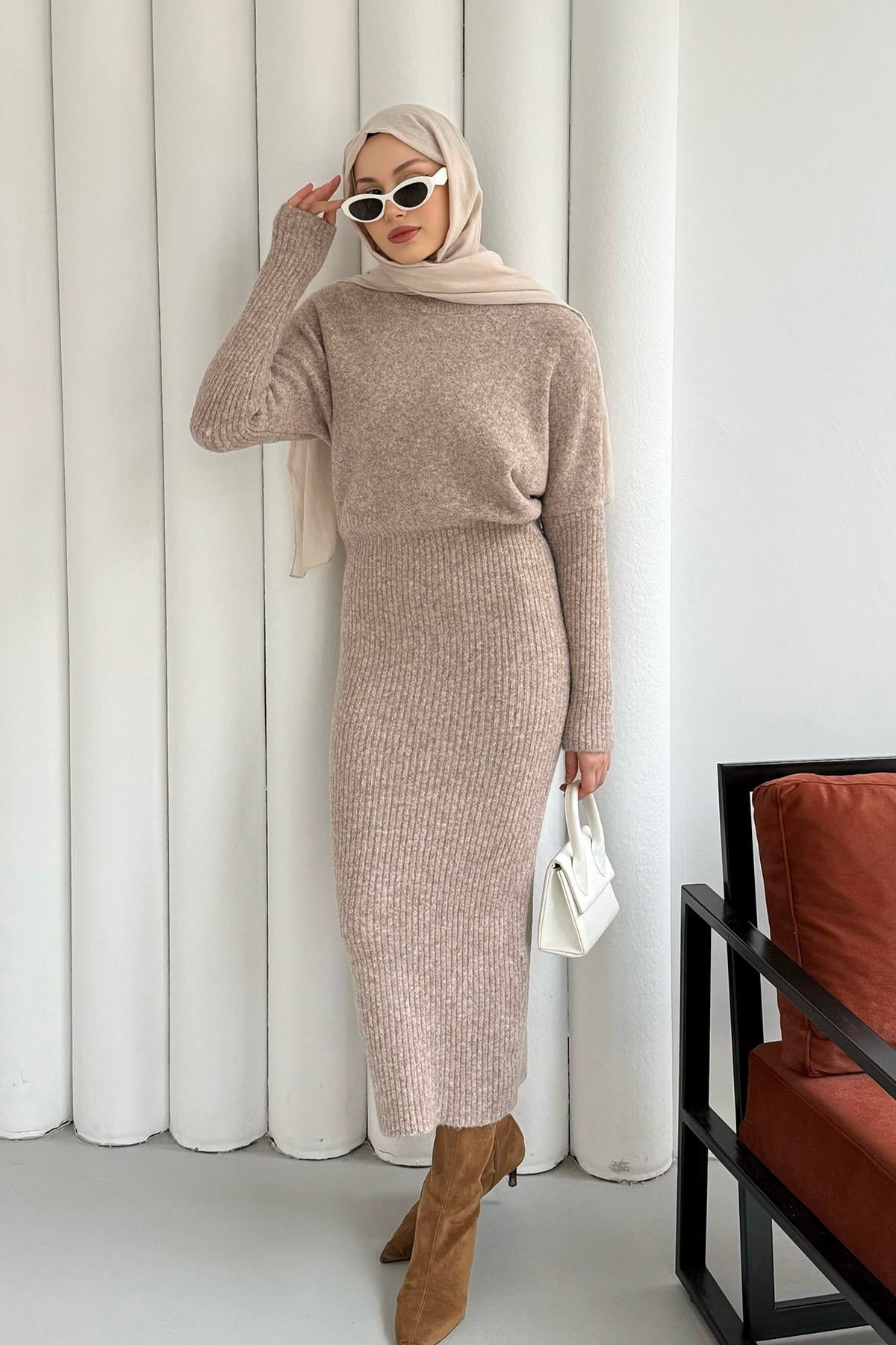 Bisiklet Yaka Yumuşak Dokulu Triko Tesettür Elbise-VİZON