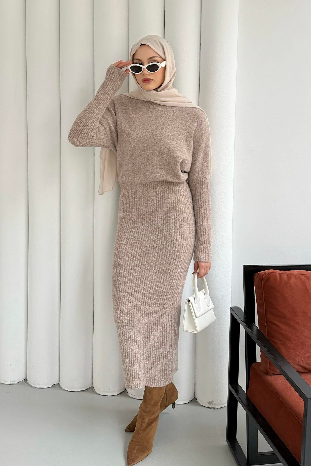 Bisiklet Yaka Yumuşak Dokulu Triko Tesettür Elbise-VİZON