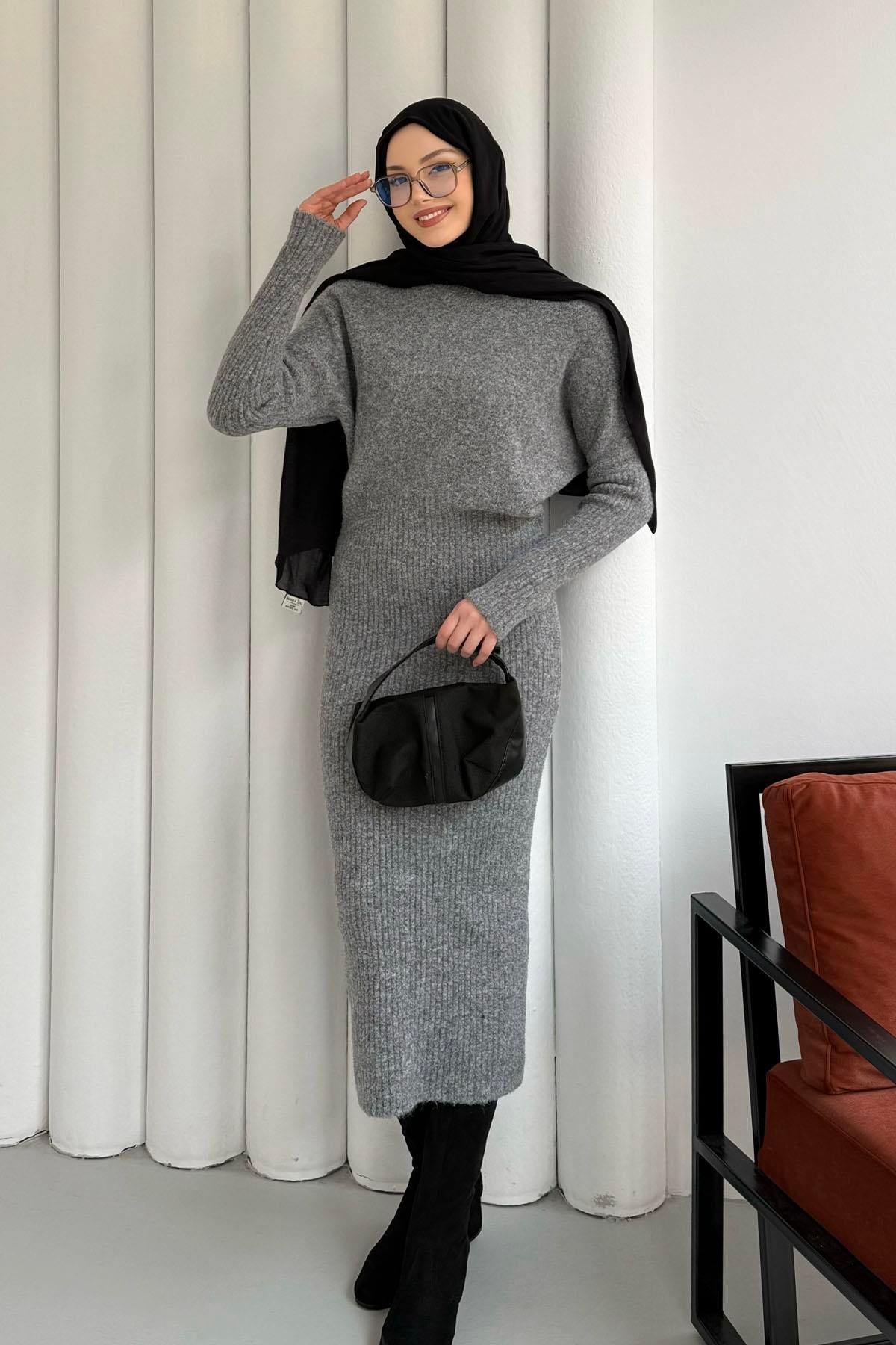 Bisiklet Yaka Yumuşak Dokulu Triko Tesettür Elbise-FÜME