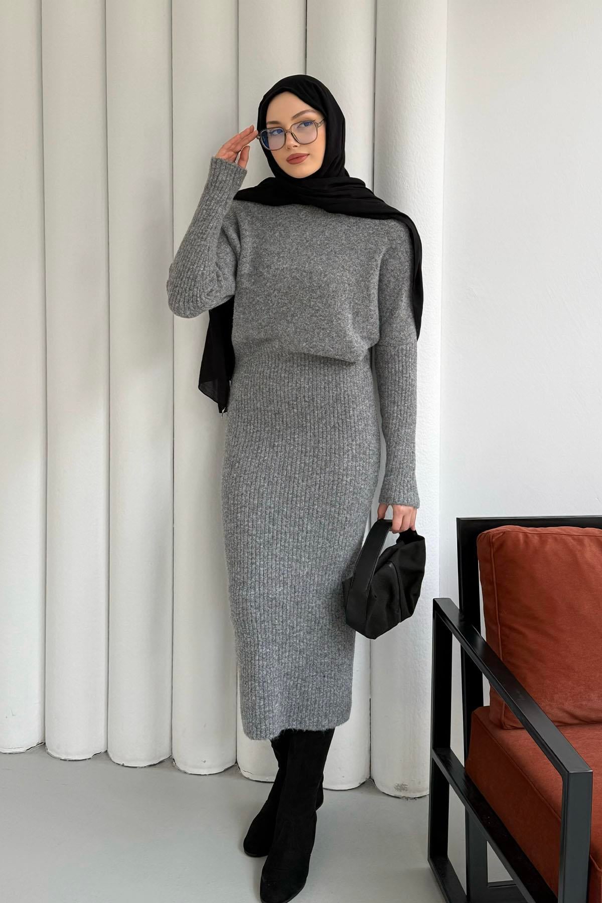 Bisiklet Yaka Yumuşak Dokulu Triko Tesettür Elbise-FÜME