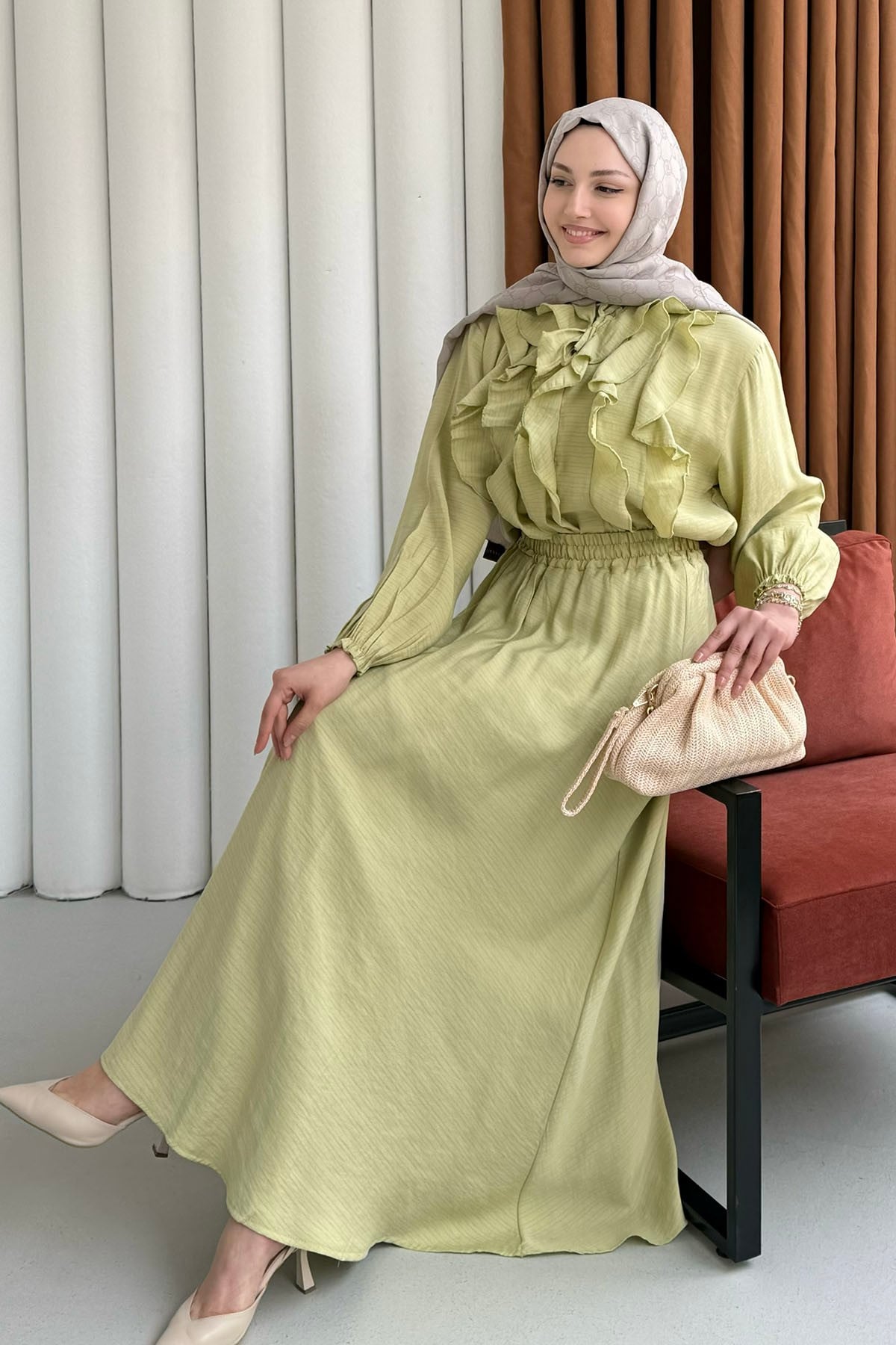 Bluzu Fırfırlı Etekli Tesettür Takım-YAĞ YEŞİLİ