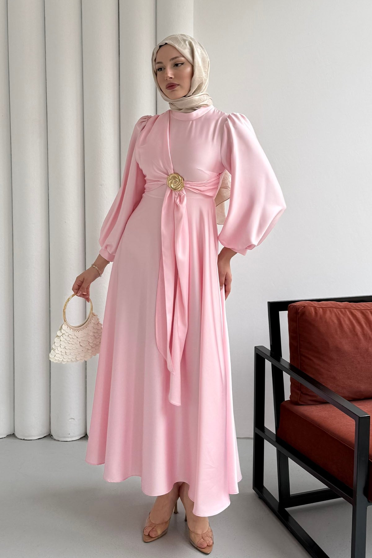 Broş Detaylı Premium Kumaş Saten Tesettür Abiye-PEMBE