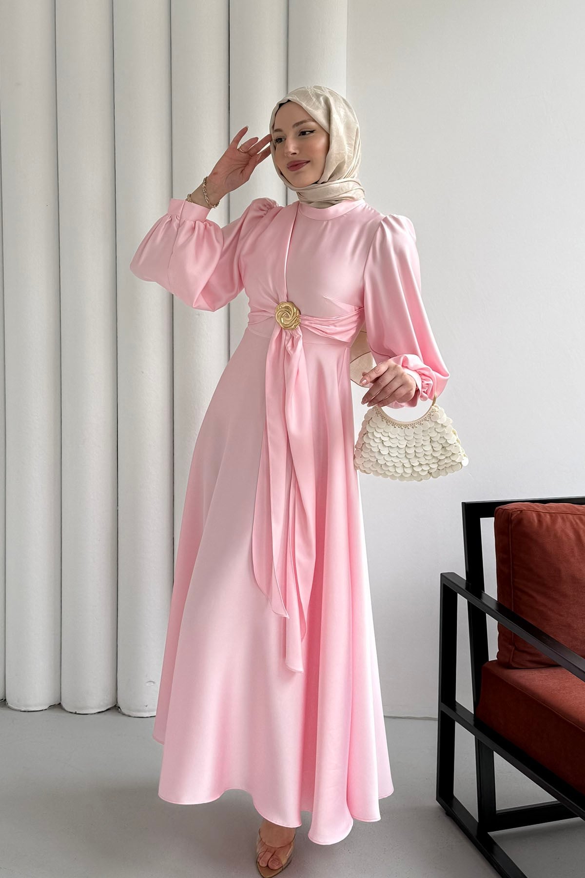Broş Detaylı Premium Kumaş Saten Tesettür Abiye-PEMBE