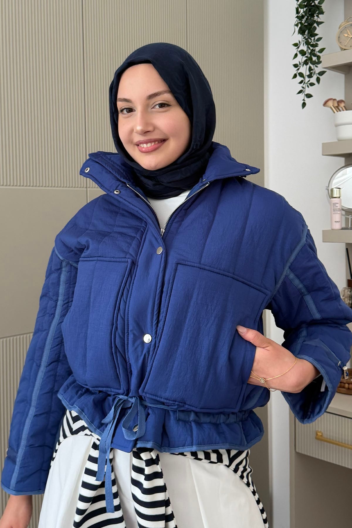 Büyük Yama Cepli Ve Büzgülü Kapitone Mont-SAKS MAVİ