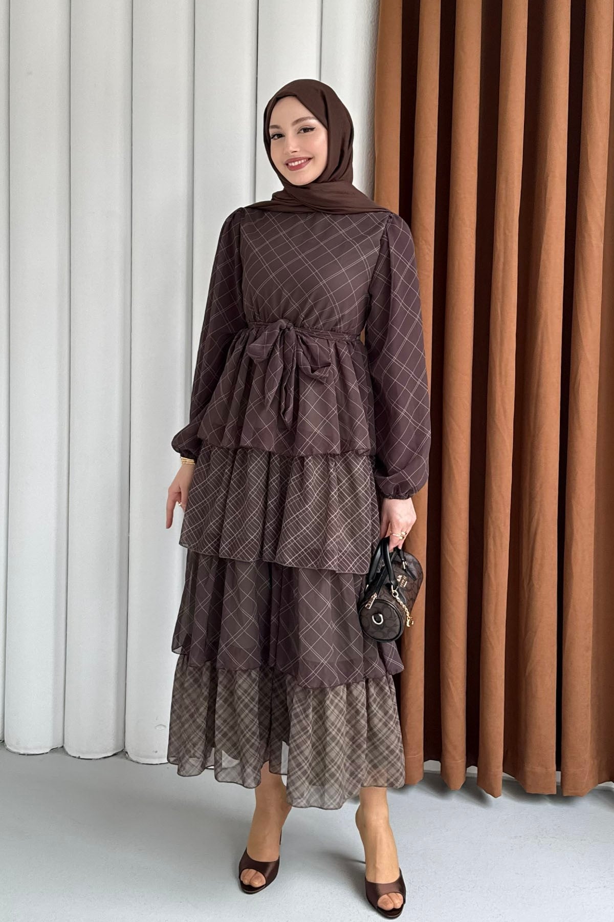 Çizgi Desenli Kat Katlı Şifon Tesettür Elbise-YEŞİL