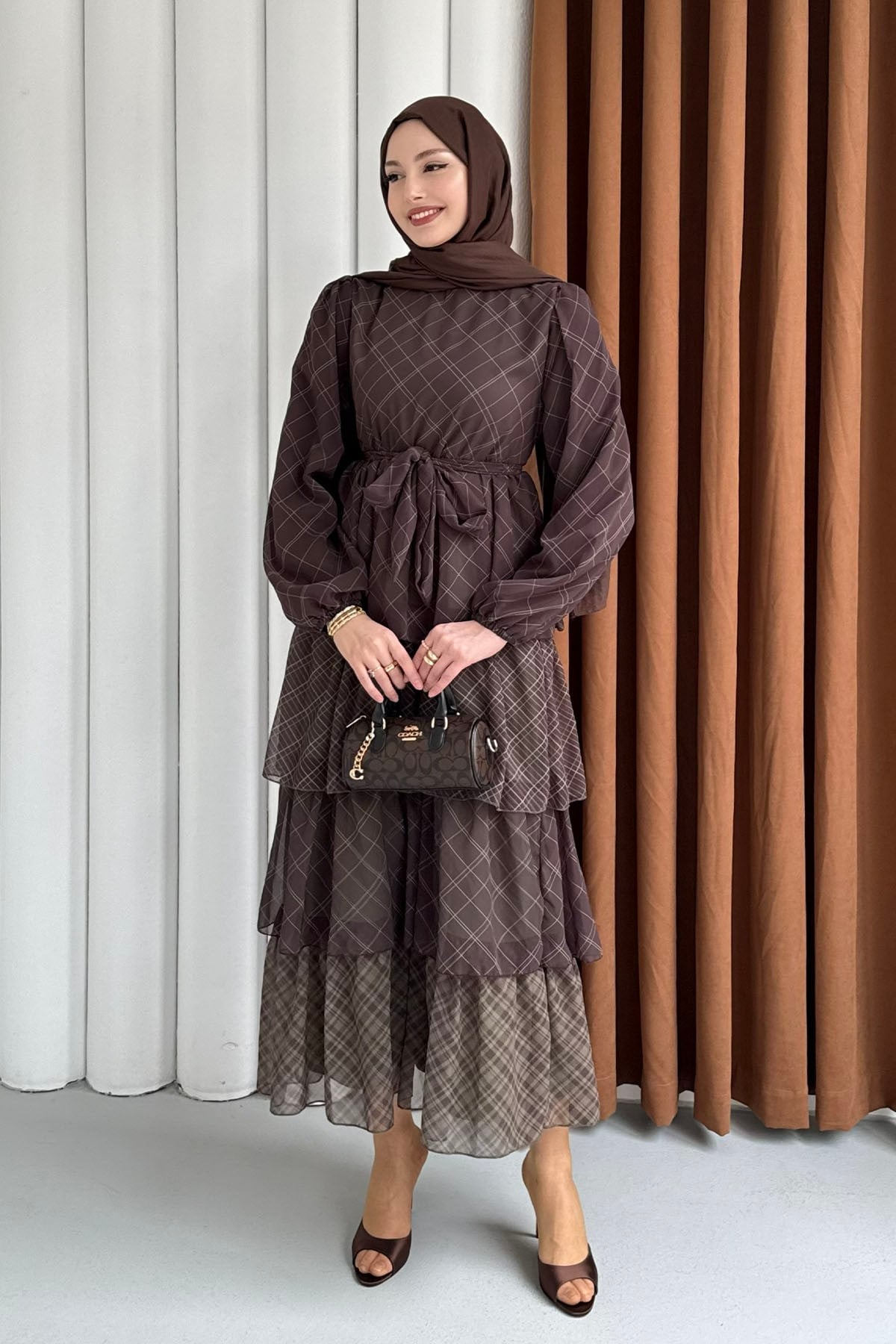 Çizgi Desenli Kat Katlı Şifon Tesettür Elbise-YEŞİL