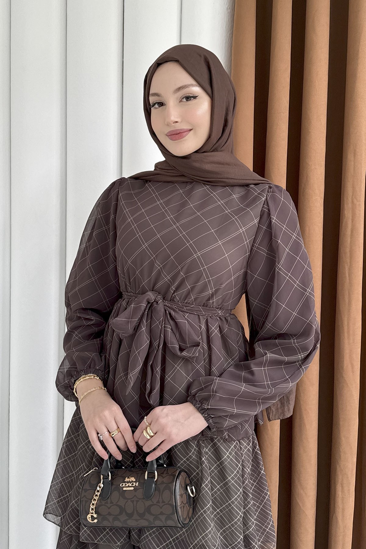 Çizgi Desenli Kat Katlı Şifon Tesettür Elbise-YEŞİL