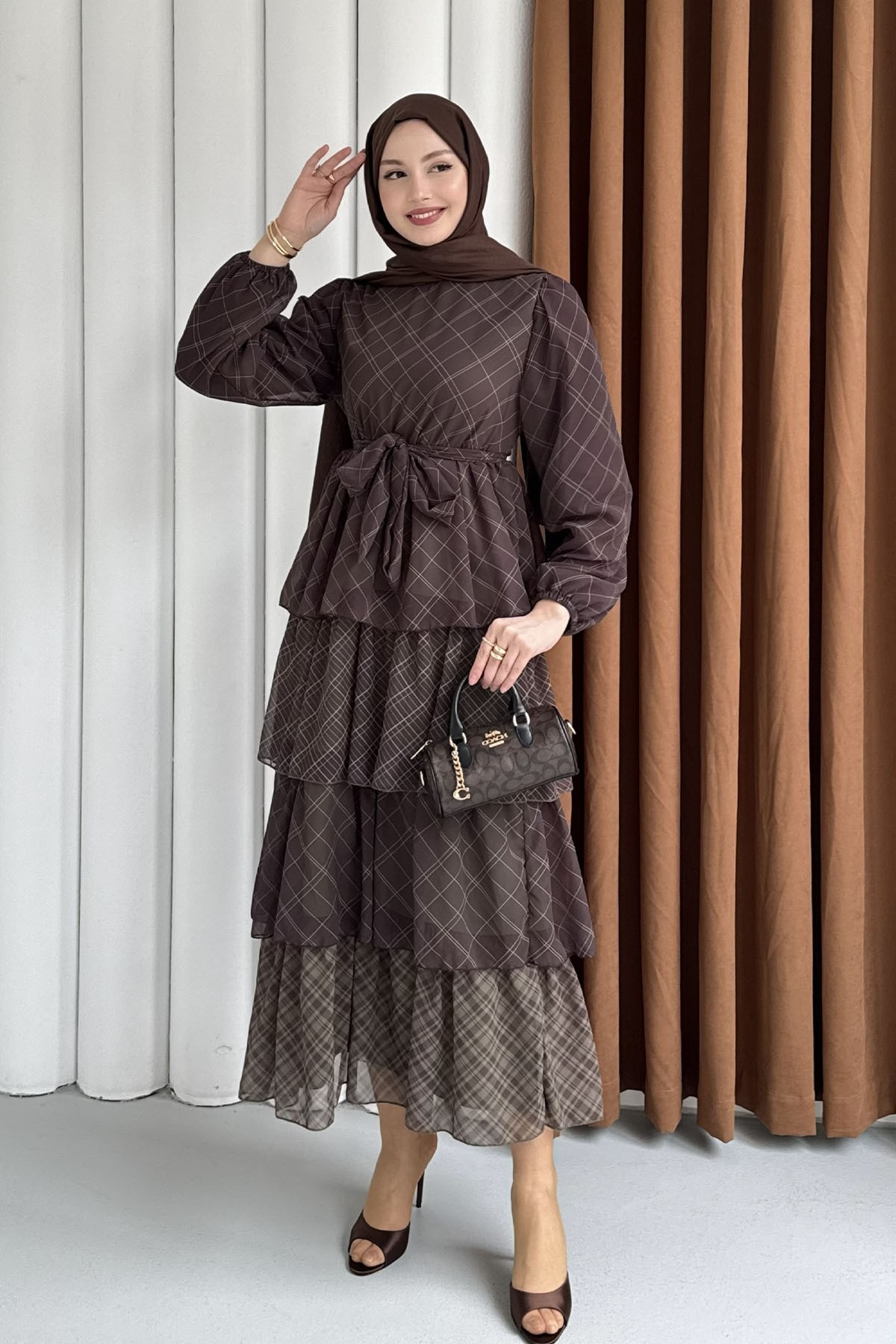 Çizgi Desenli Kat Katlı Şifon Tesettür Elbise-YEŞİL