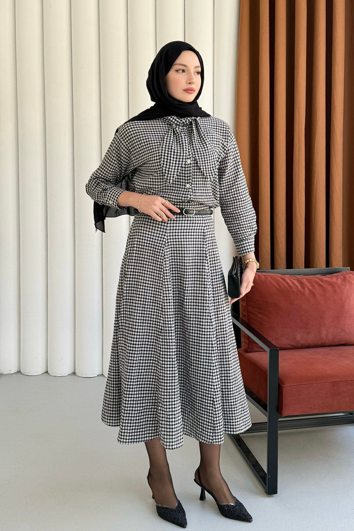 Ekose Kumaş Fular Yaka Etekli Tesettür Takım-SİYAH