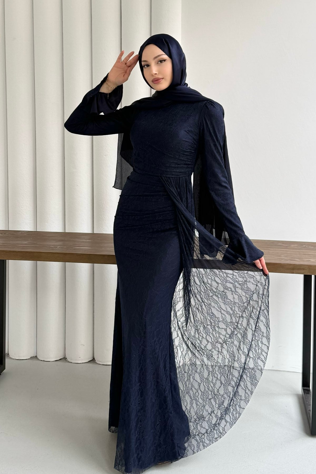 Elegance Dantel ve Volan Detaylı Tesettür Abiye-LACİVERT