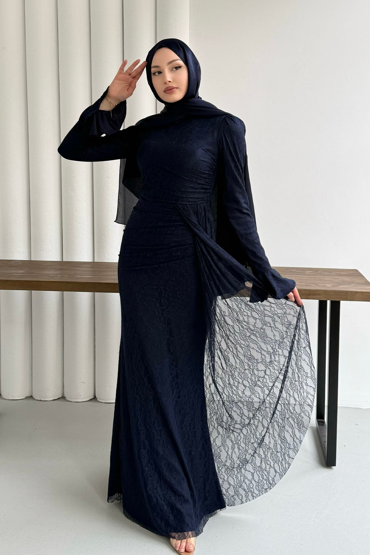 Elegance Dantel ve Volan Detaylı Tesettür Abiye-LACİVERT