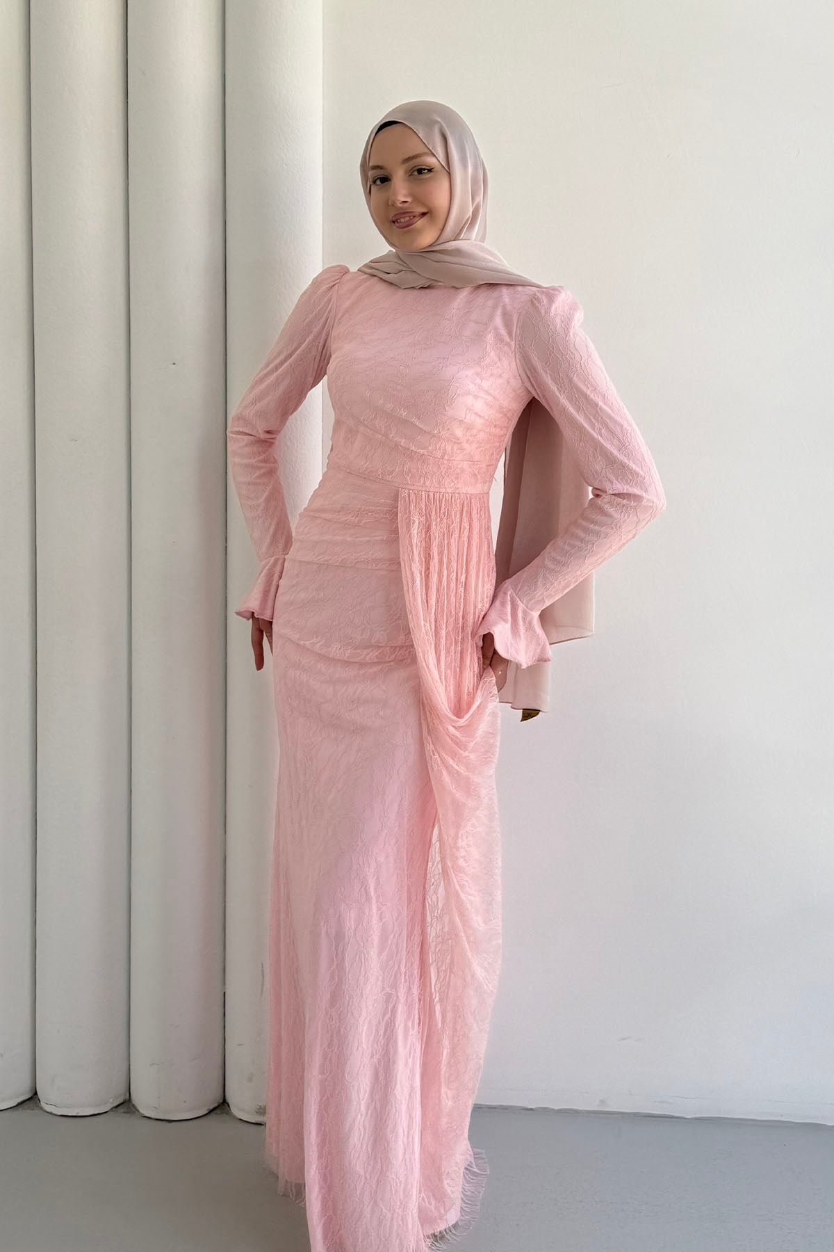 Elegance Dantel ve Volan Detaylı Tesettür Abiye-PEMBE