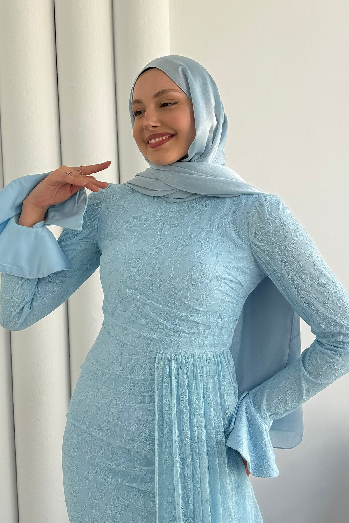 Elegance Dantel ve Volan Detaylı Tesettür Abiye-BEBE MAVİ