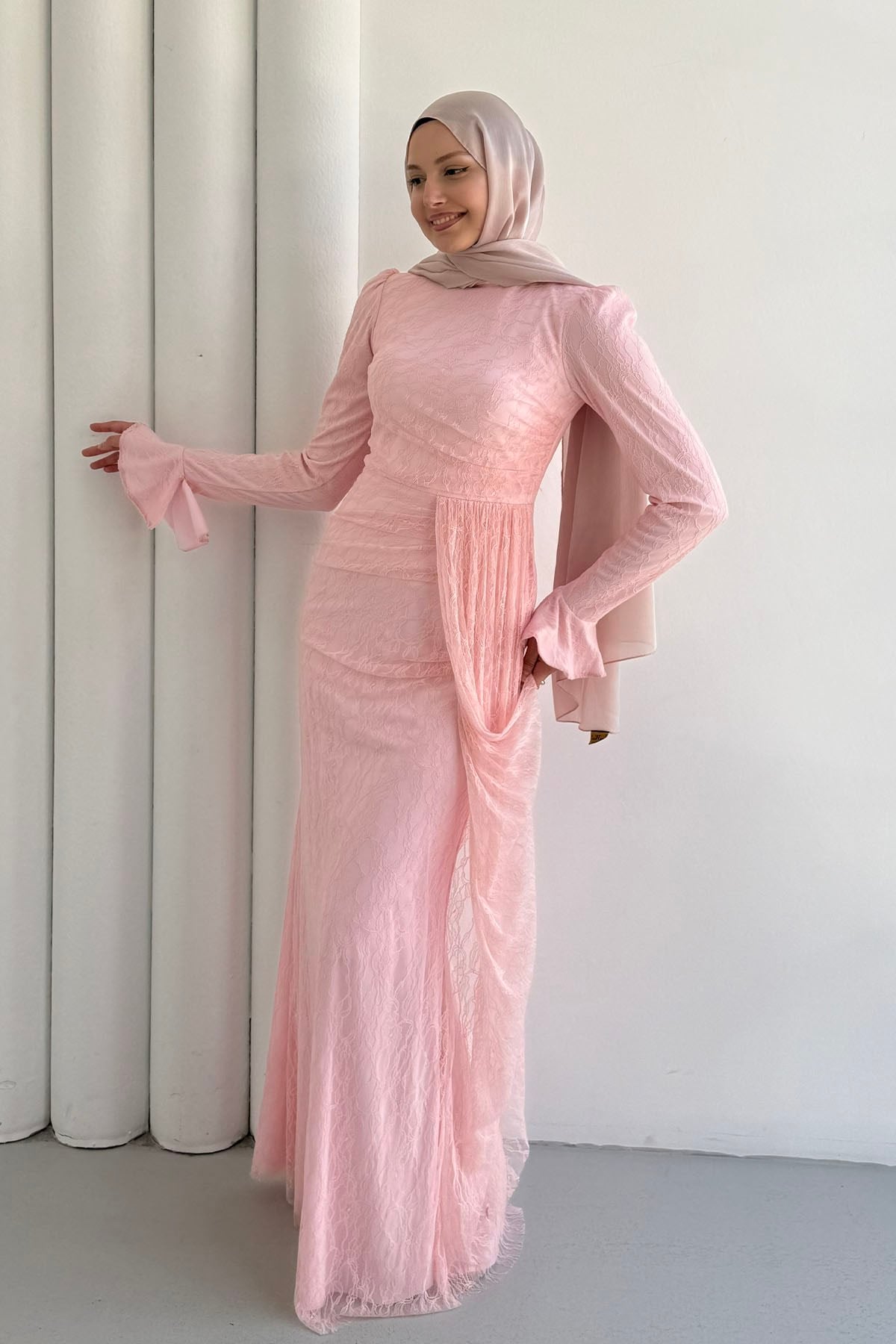 Elegance Dantel ve Volan Detaylı Tesettür Abiye-PEMBE