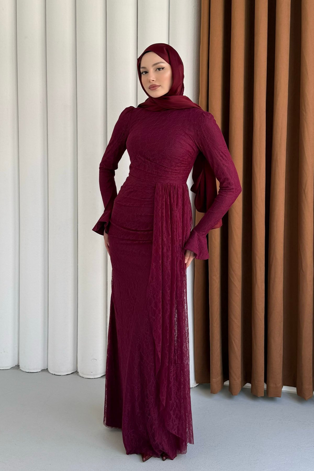 Elegance Dantel ve Volan Detaylı Tesettür Abiye-BORDO