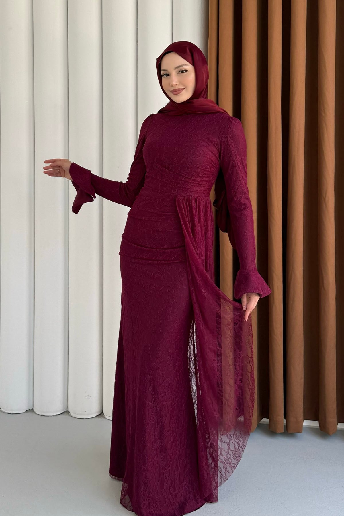 Elegance Dantel ve Volan Detaylı Tesettür Abiye-BORDO