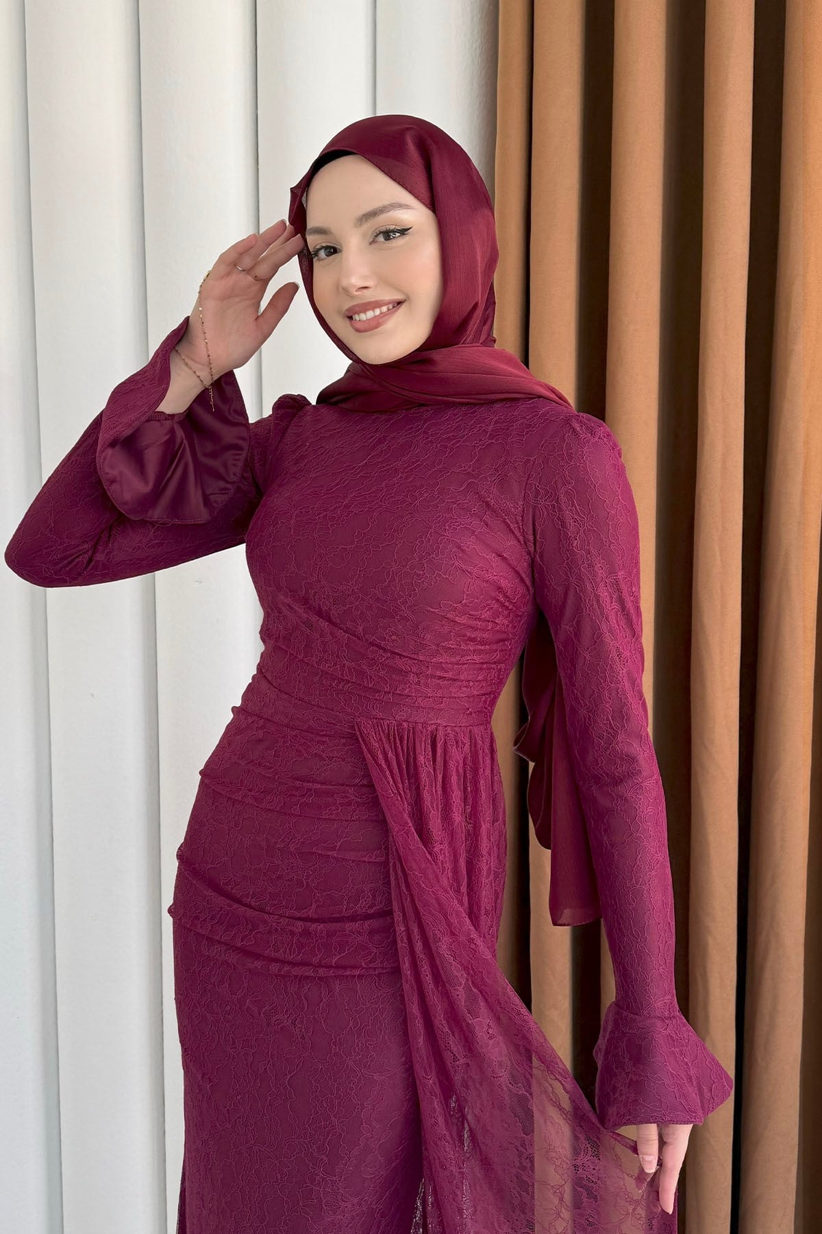 Elegance Dantel ve Volan Detaylı Tesettür Abiye-BORDO