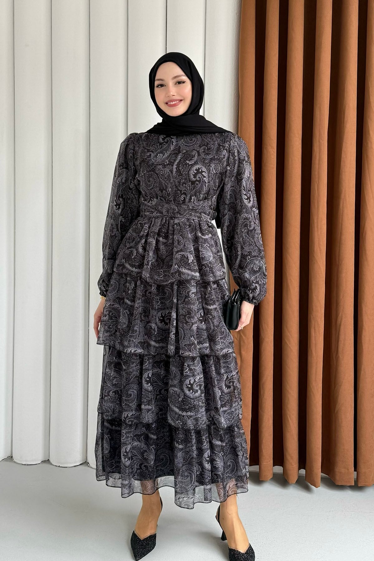 Etnik Desen Kat Katlı Kemerli Şifon Tesettür Elbise-SİYAH