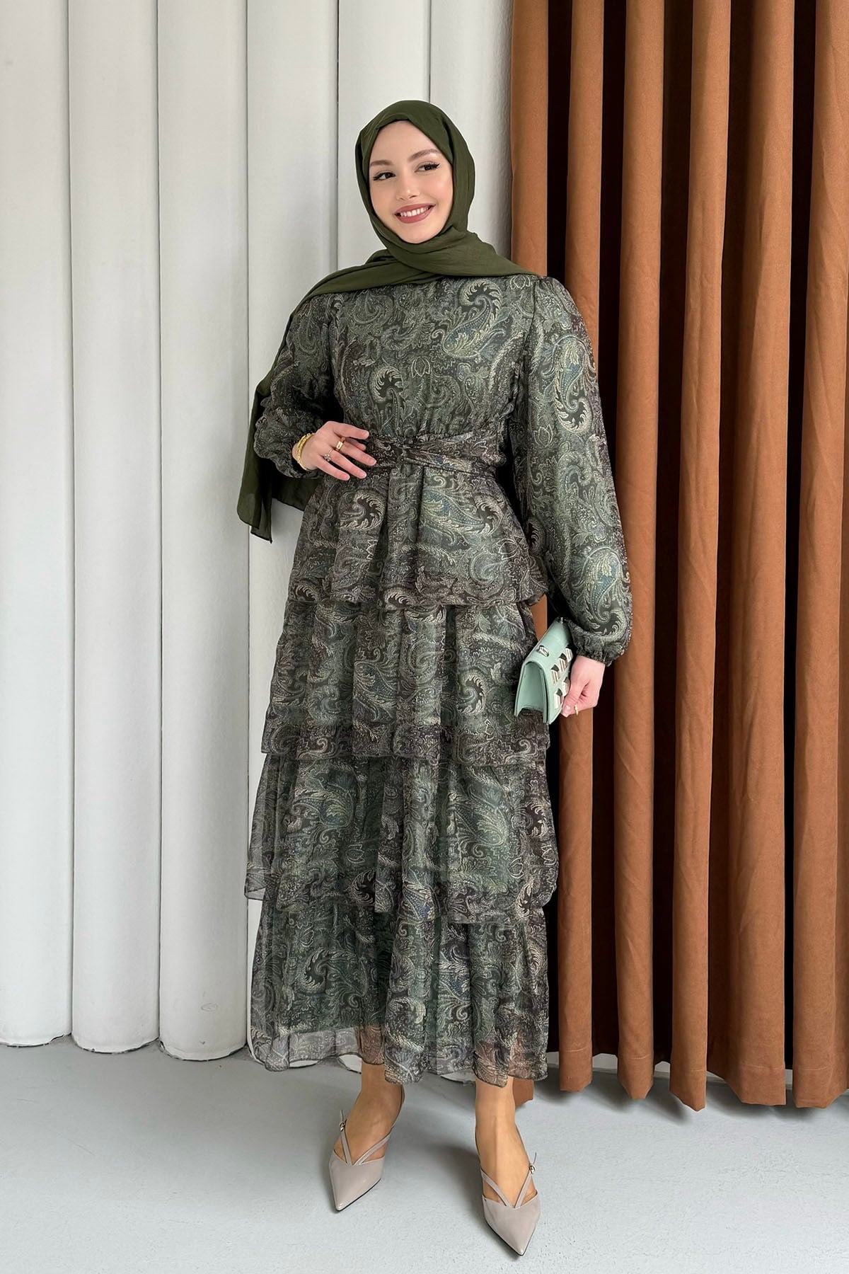 Etnik Desen Kat Katlı Kemerli Şifon Tesettür Elbise-YEŞİL