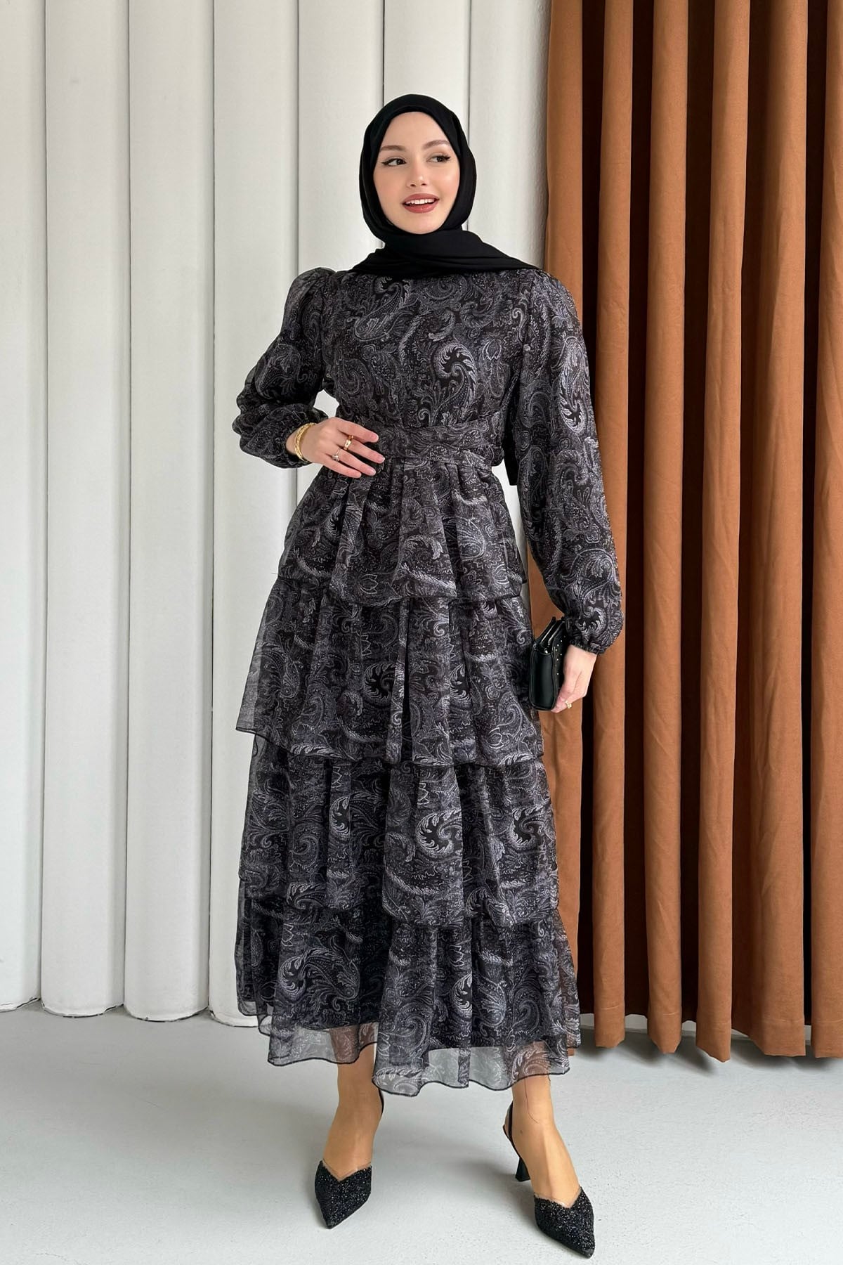 Etnik Desen Kat Katlı Kemerli Şifon Tesettür Elbise-SİYAH