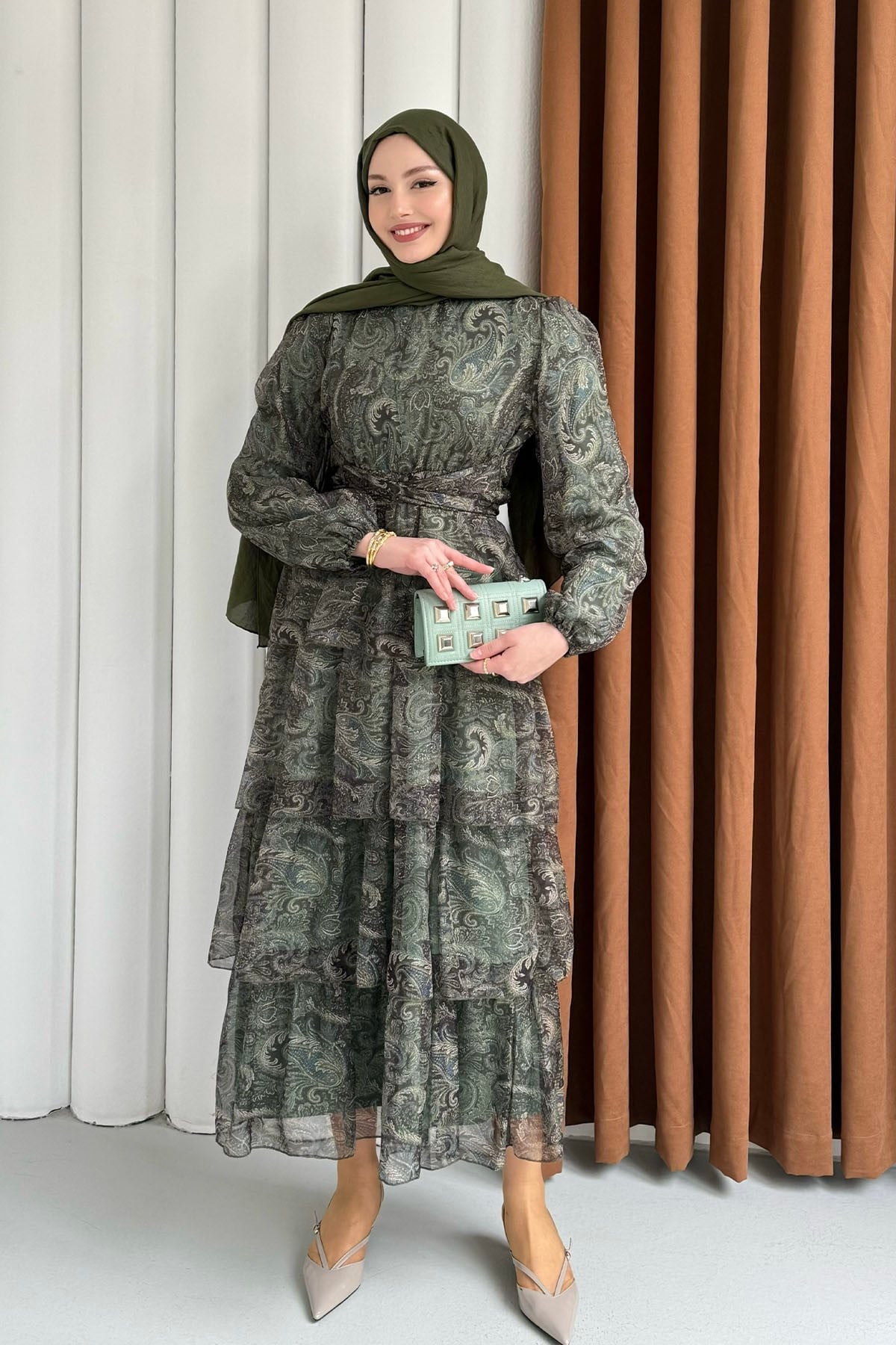 Etnik Desen Kat Katlı Kemerli Şifon Tesettür Elbise-YEŞİL