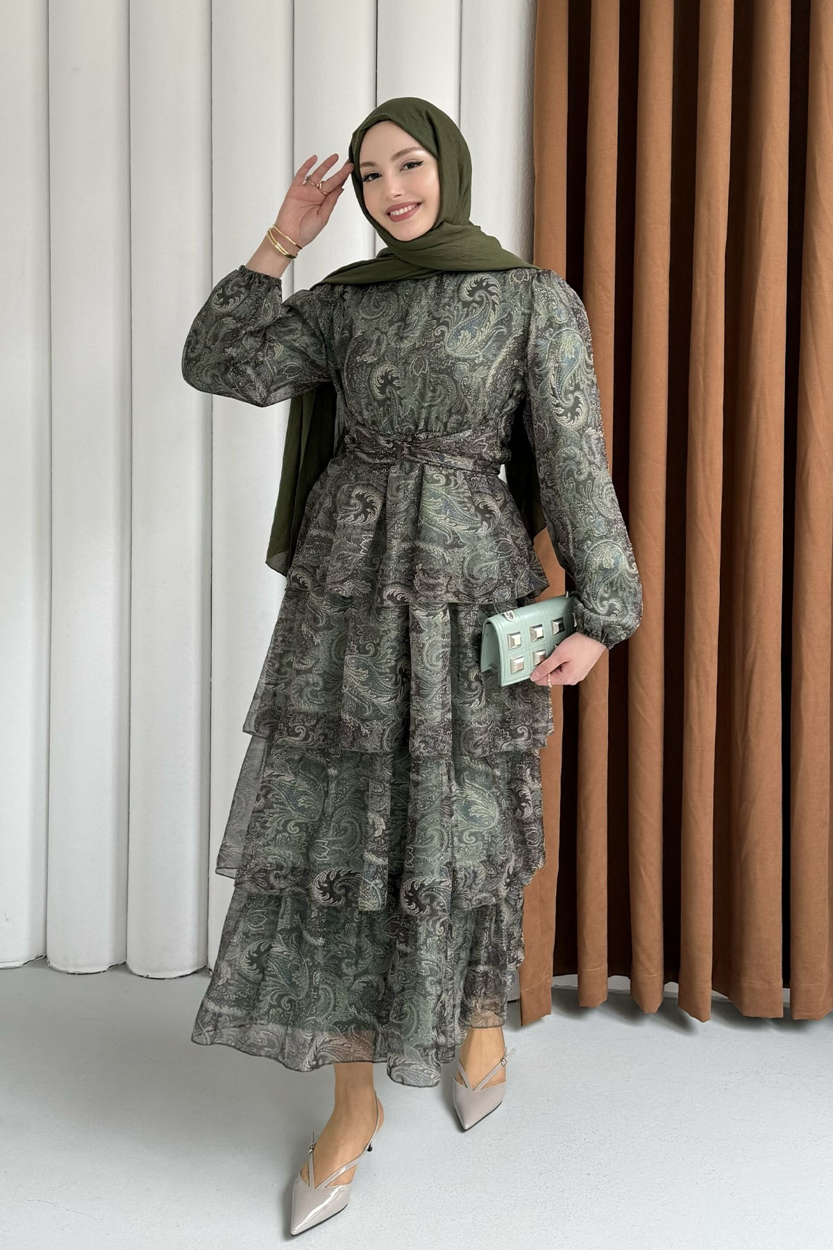 Etnik Desen Kat Katlı Kemerli Şifon Tesettür Elbise-YEŞİL