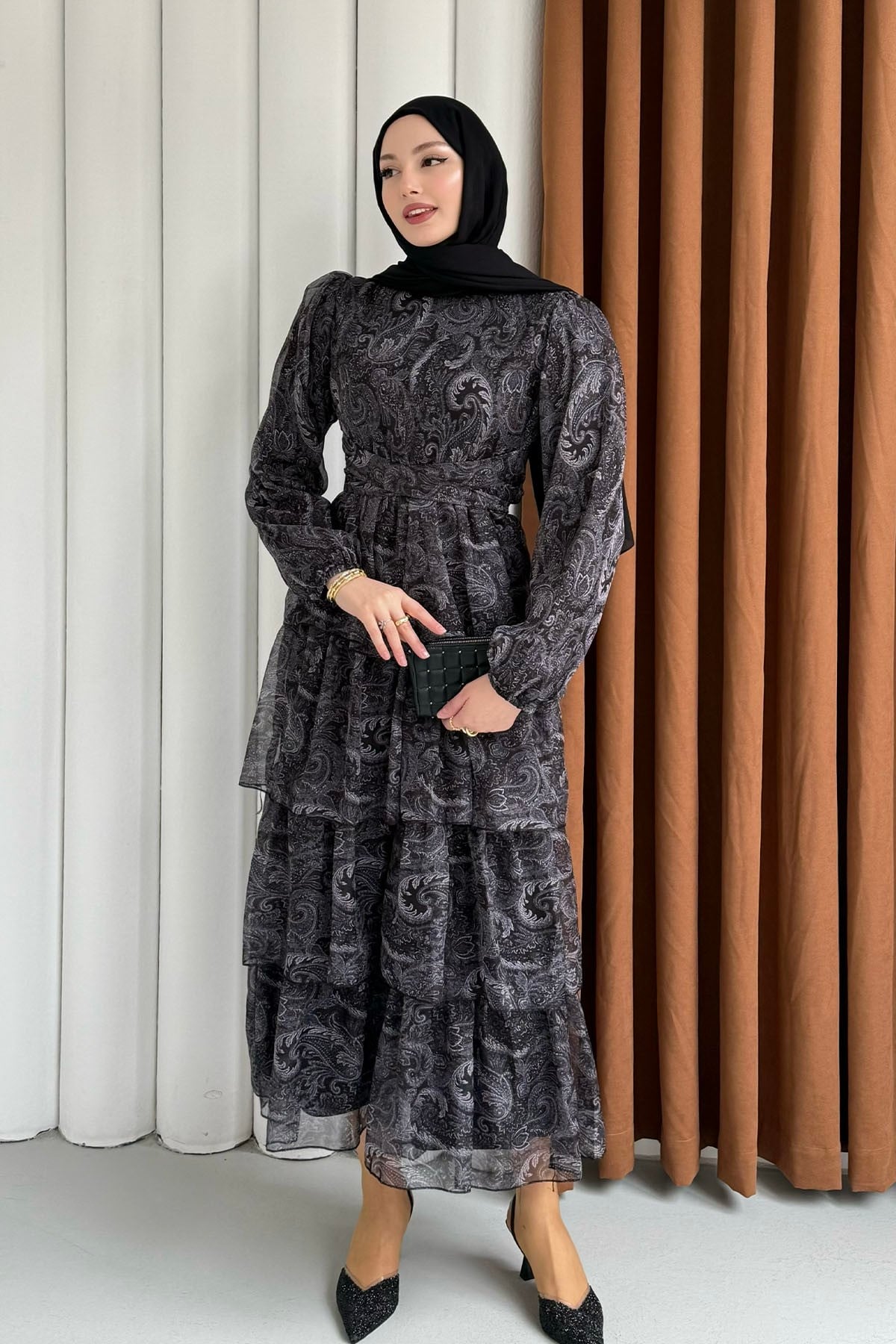 Etnik Desen Kat Katlı Kemerli Şifon Tesettür Elbise-SİYAH