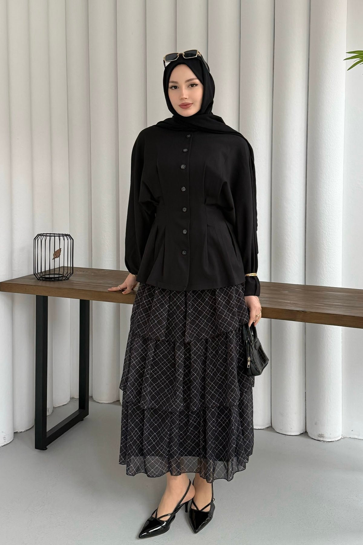 Feminen Bel Pensli Ön Düğmeli Ceket-SİYAH