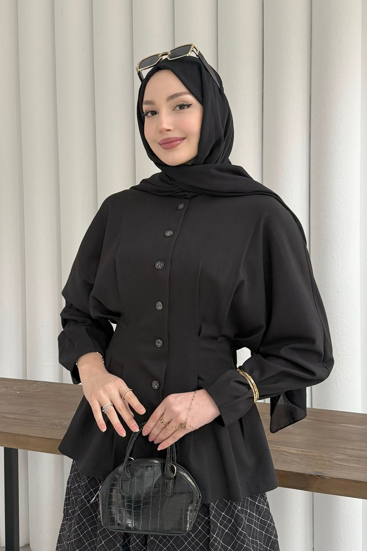 Feminen Bel Pensli Ön Düğmeli Ceket-SİYAH