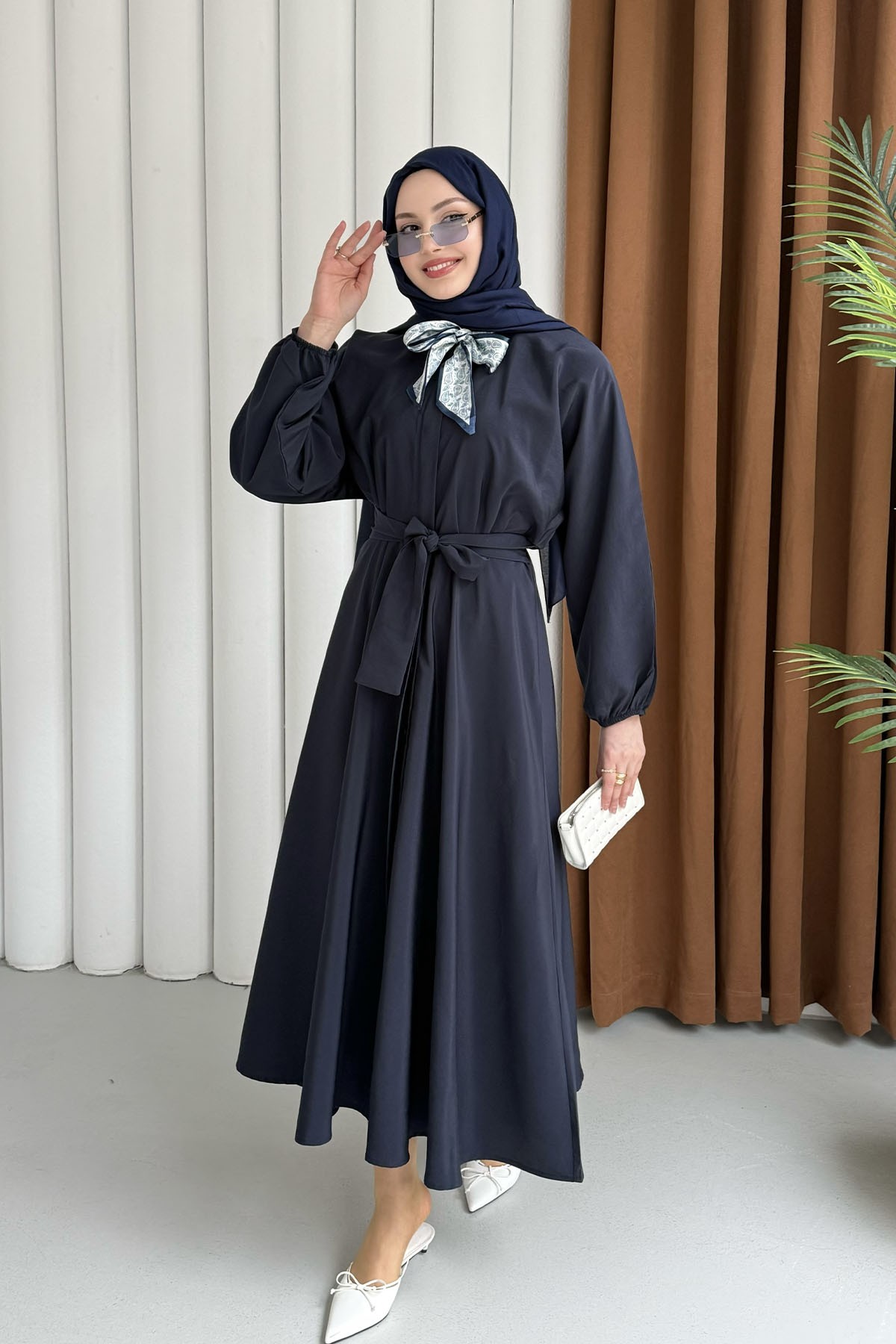 Fular Aksesuarlı Önden Düğmeli Kemerli Tesettür Elbise-LACİVERT