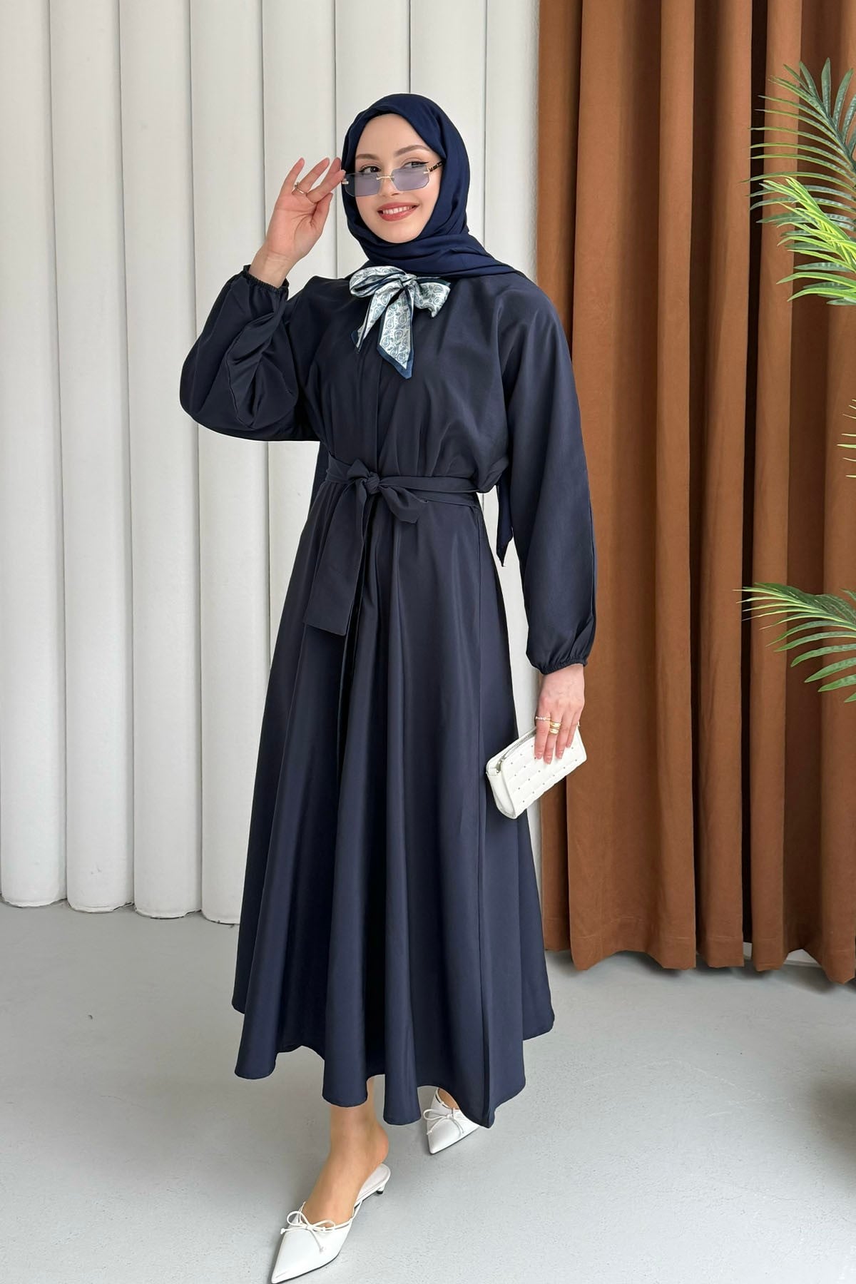 Fular Aksesuarlı Önden Düğmeli Kemerli Tesettür Elbise-LACİVERT