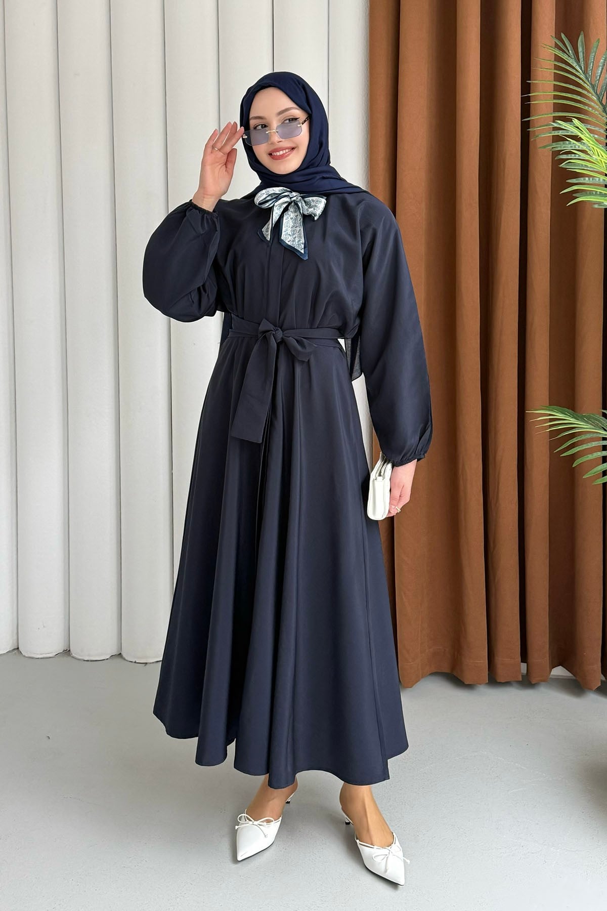 Fular Aksesuarlı Önden Düğmeli Kemerli Tesettür Elbise-LACİVERT