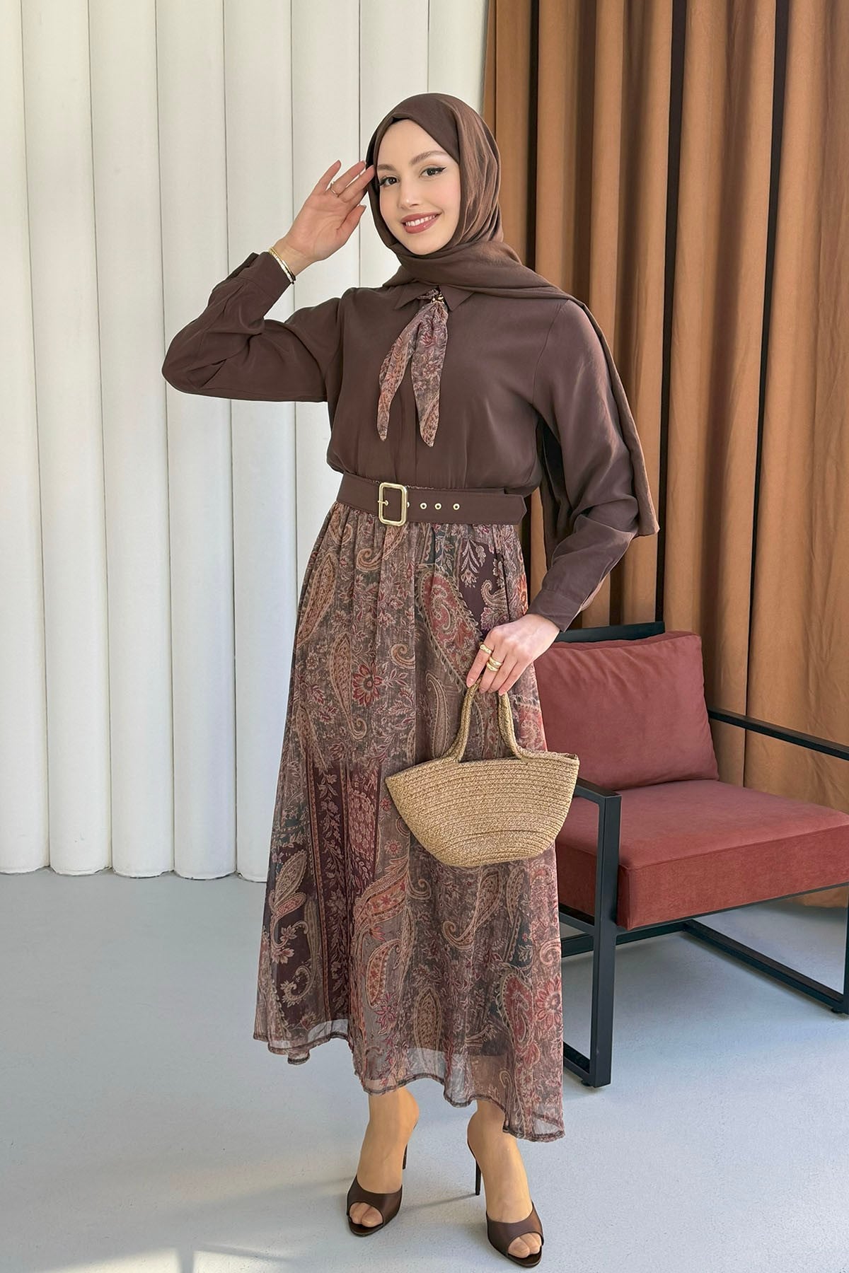 Fular Detaylı Şifon Etekli Tesettür Takım-KAHVERENGİ