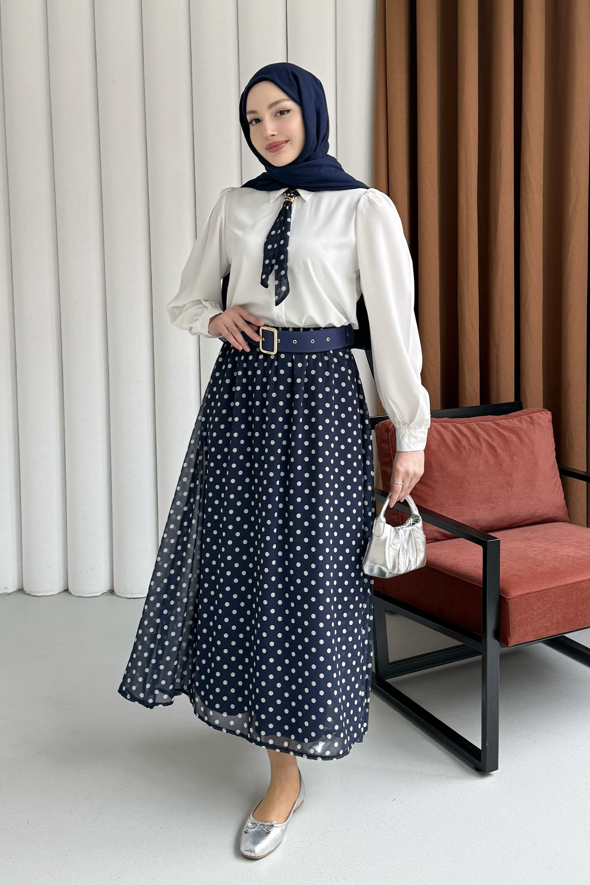Fularlı Gömlek & Puantiye Etekli Kemerli Tesettür Takım-LACİVERT