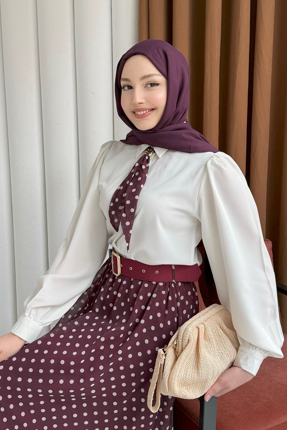 Fularlı Gömlek & Puantiye Etekli Kemerli Tesettür Takım-BORDO