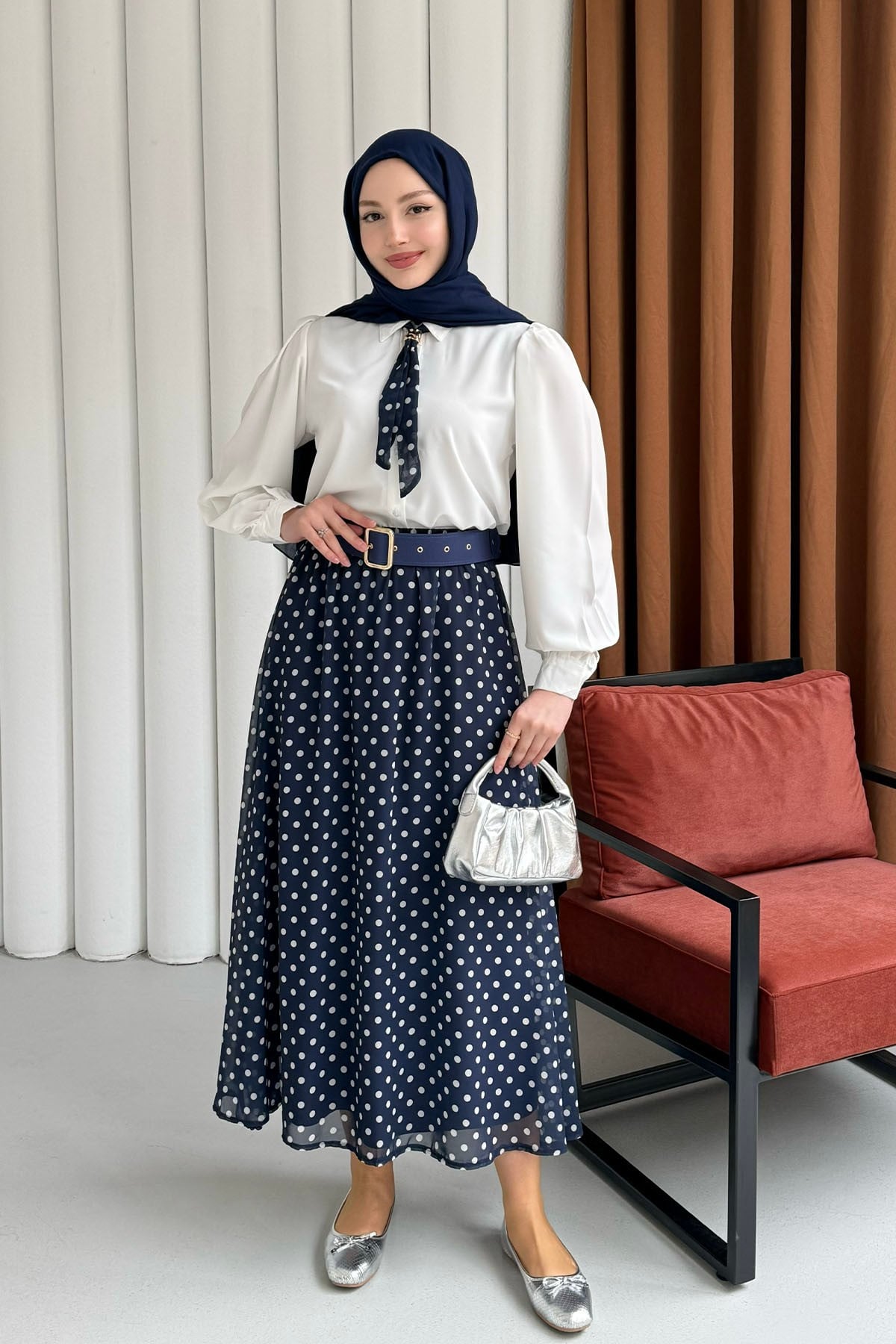 Fularlı Gömlek & Puantiye Etekli Kemerli Tesettür Takım-LACİVERT