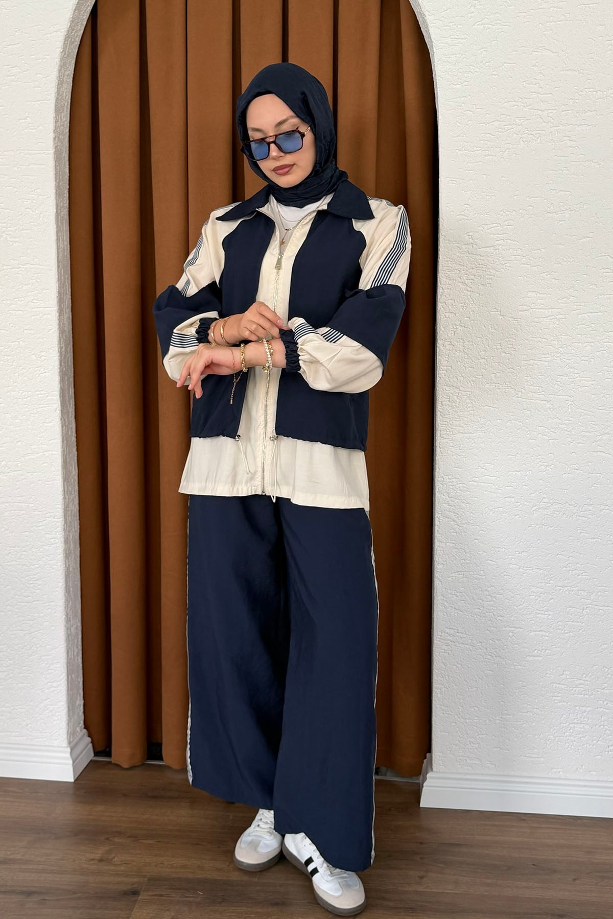Garni Detaylı Fermuarlı Modern Tesettür Takım-LACİVERT
