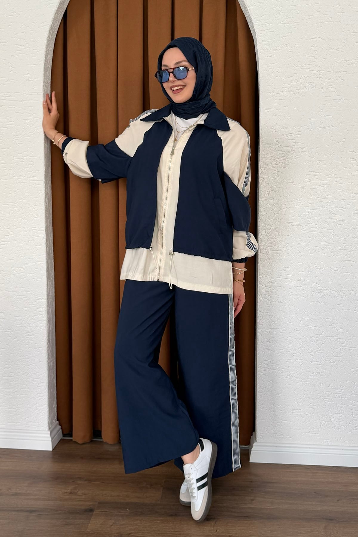 Garni Detaylı Fermuarlı Modern Tesettür Takım-LACİVERT
