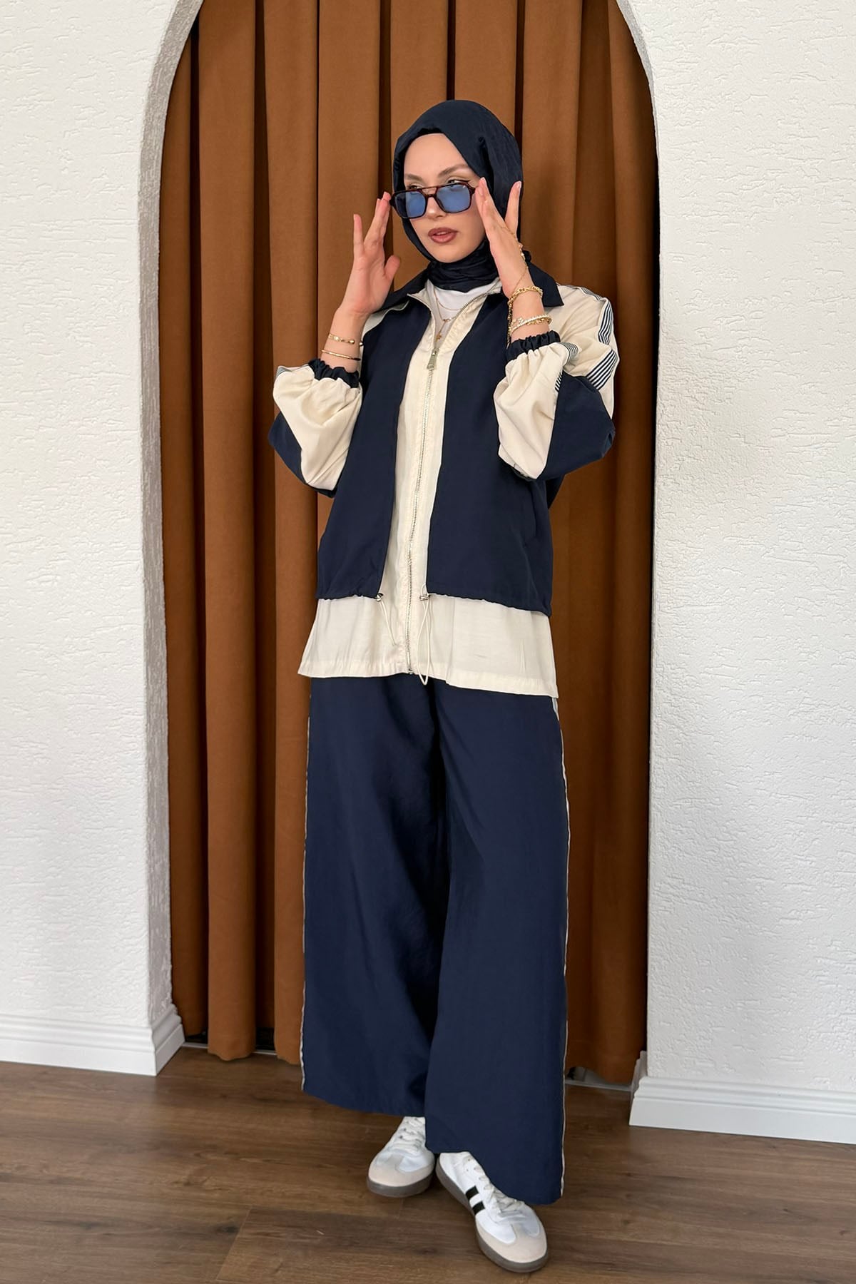 Garni Detaylı Fermuarlı Modern Tesettür Takım-LACİVERT